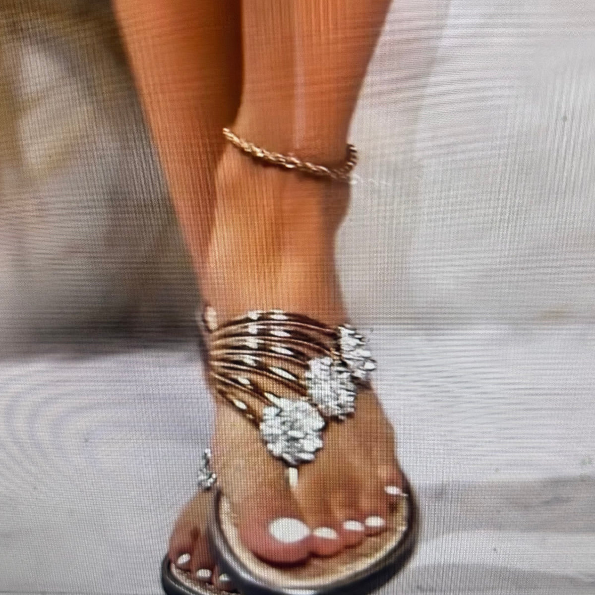 ✨ TONGS / SANDALES BIJOUX DORÉES – STYLE LUXE & ULTRA TENDANCE ✨
