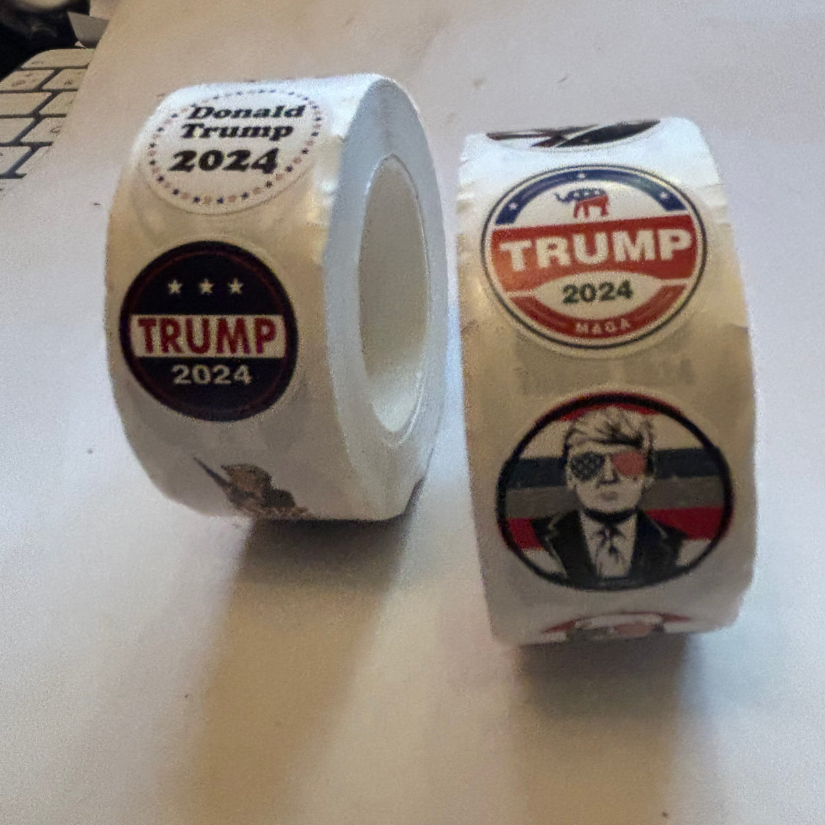 Rouleau de 500 autocollants TRUMP  - Pour la paix