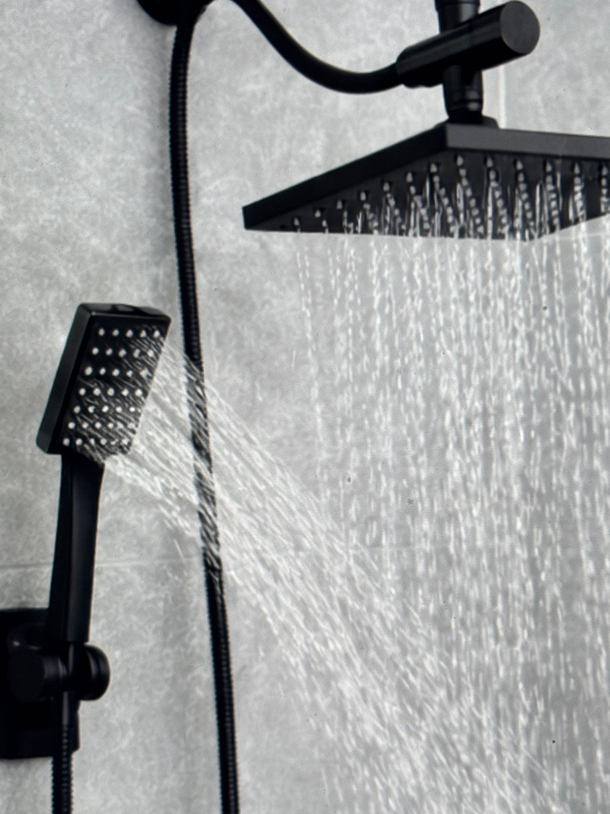 Douche en duo — 2 têtes de douche portables