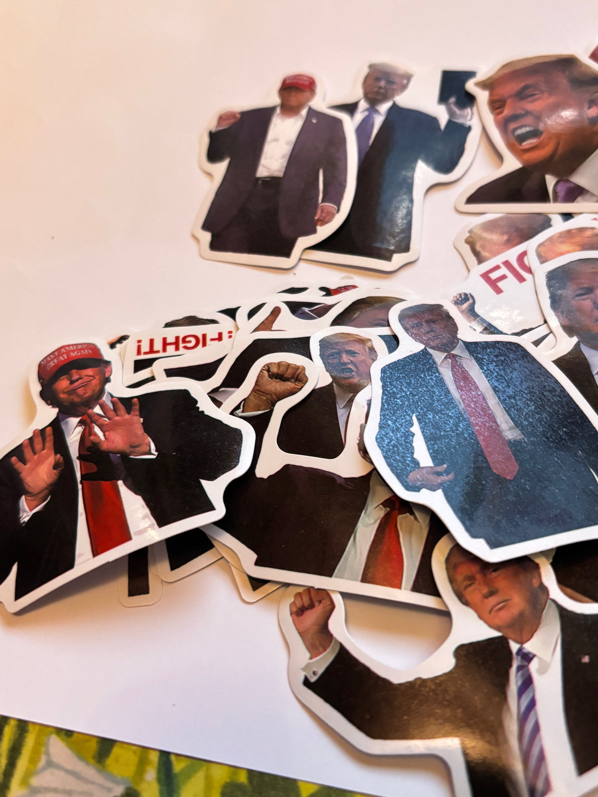 Lot de 50 Autocollants Donald Trump - Stickers Découpés Qualité Glacée