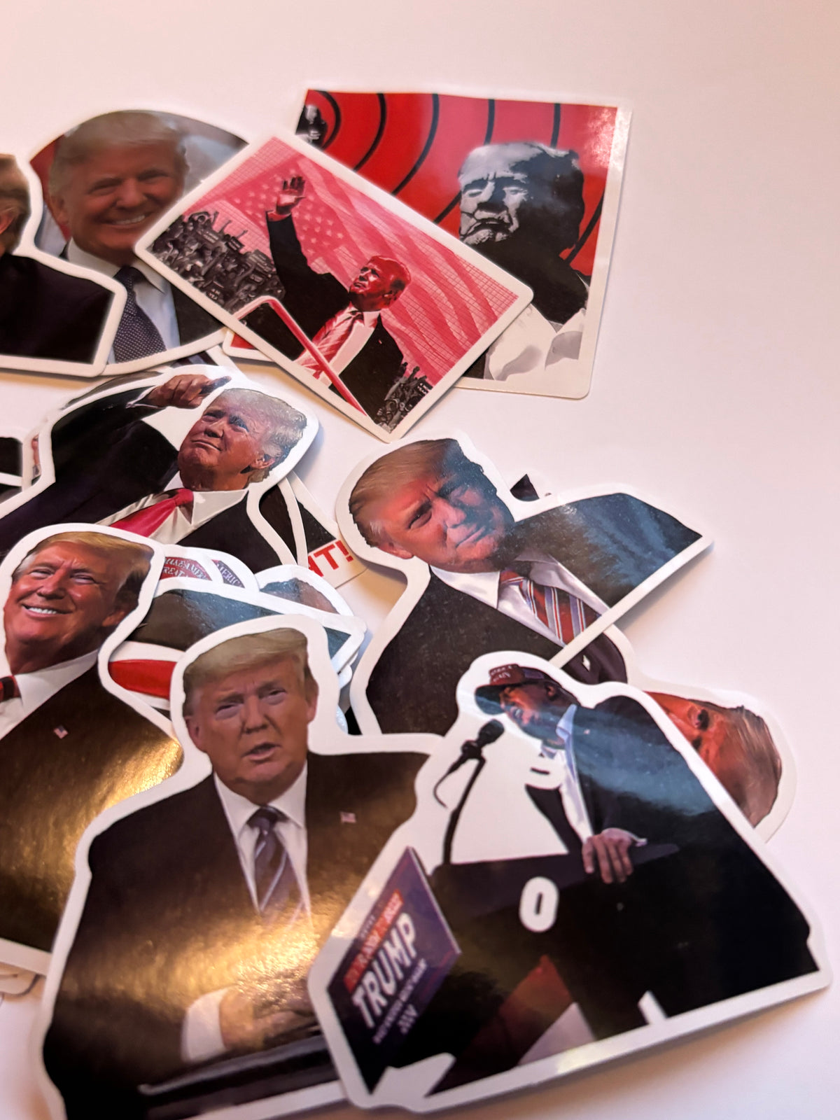 Lot de 50 Autocollants Donald Trump - Stickers Découpés Qualité Glacée