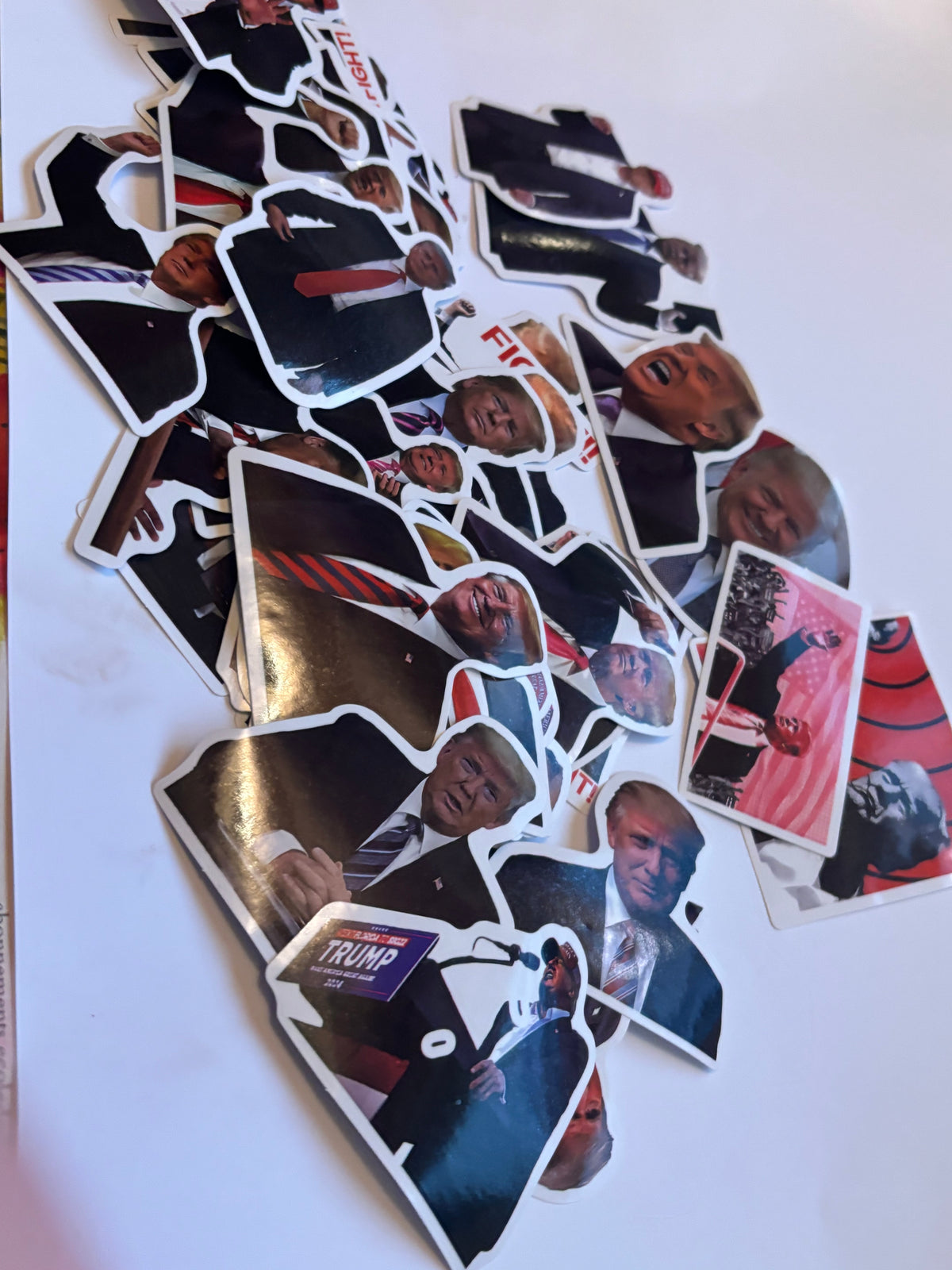 Lot de 50 Autocollants Donald Trump - Stickers Découpés Qualité Glacée