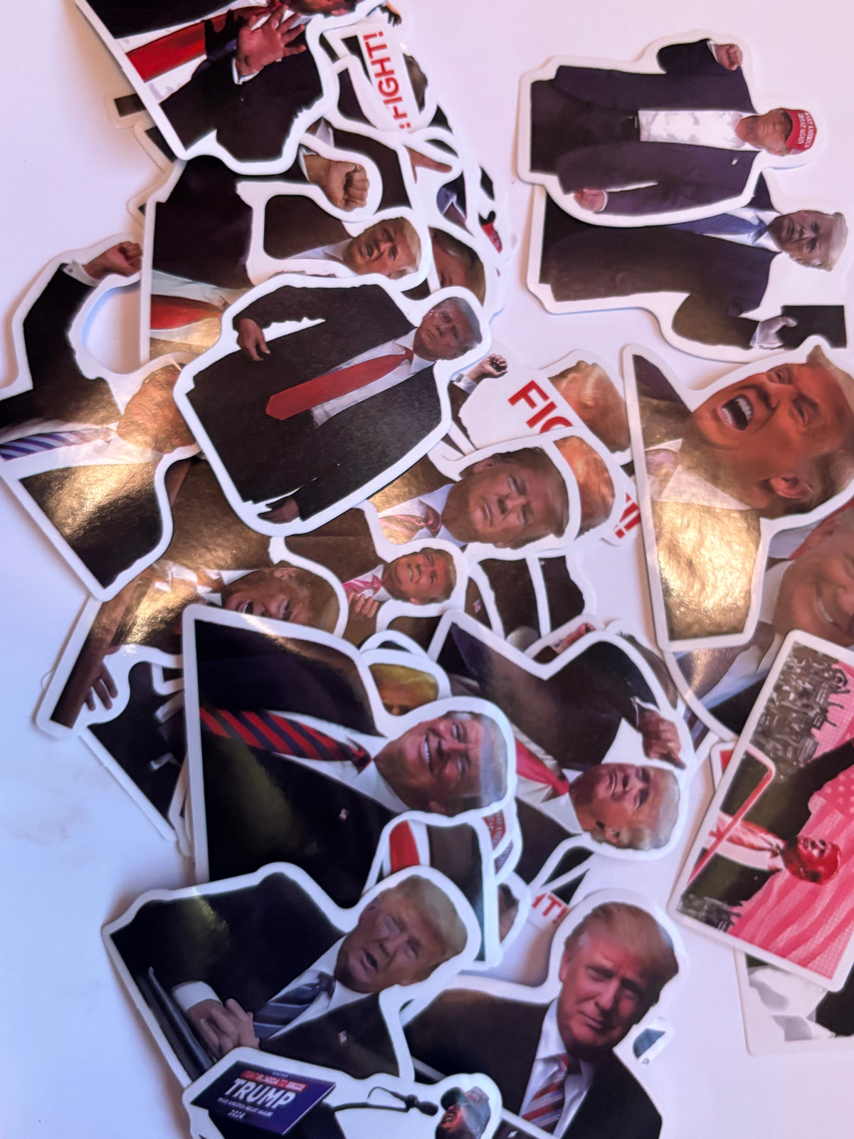 Lot de 50 Autocollants Donald Trump - Stickers Découpés Qualité Glacée