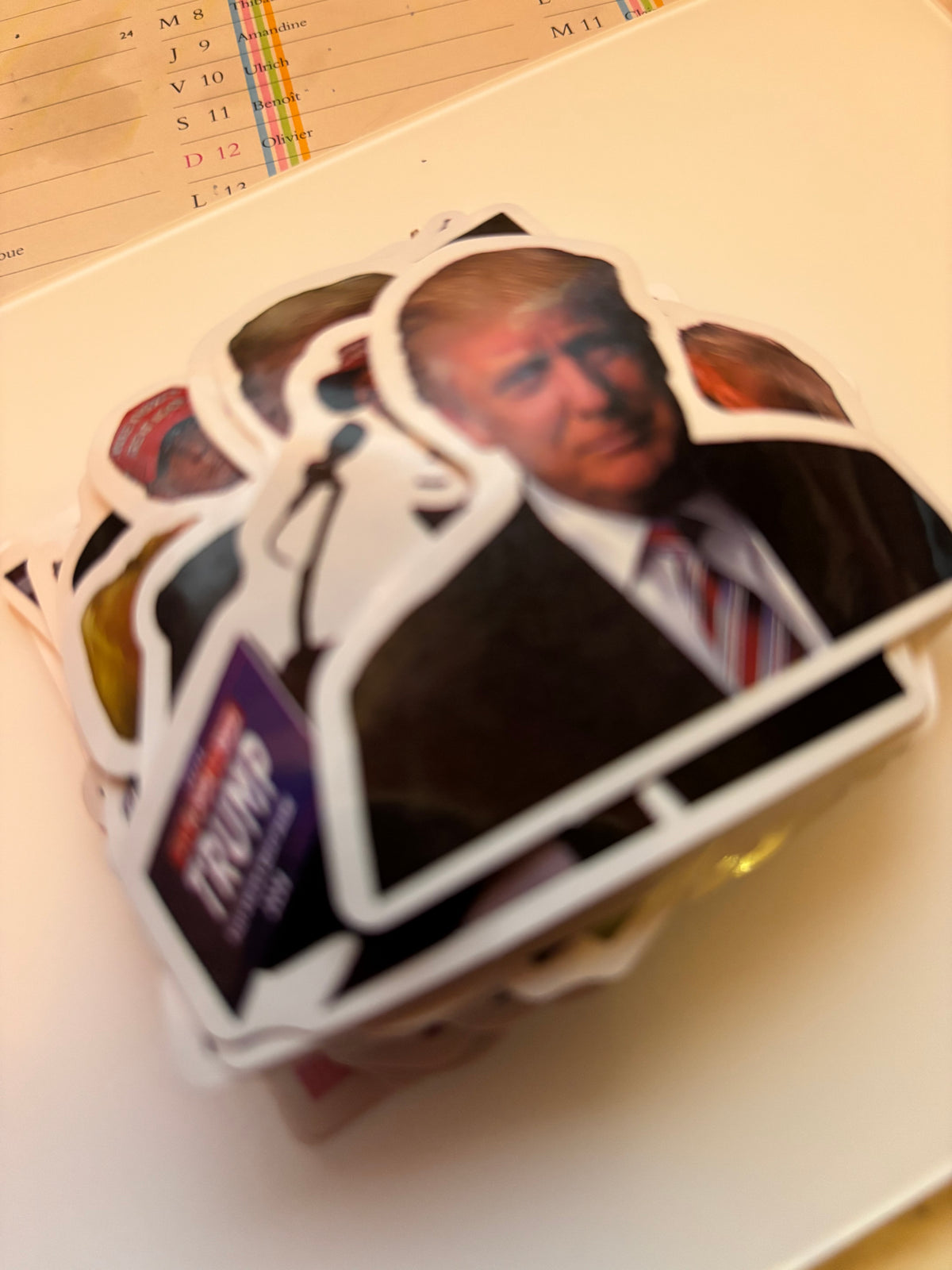 Lot de 50 Autocollants Donald Trump - Stickers Découpés Qualité Glacée