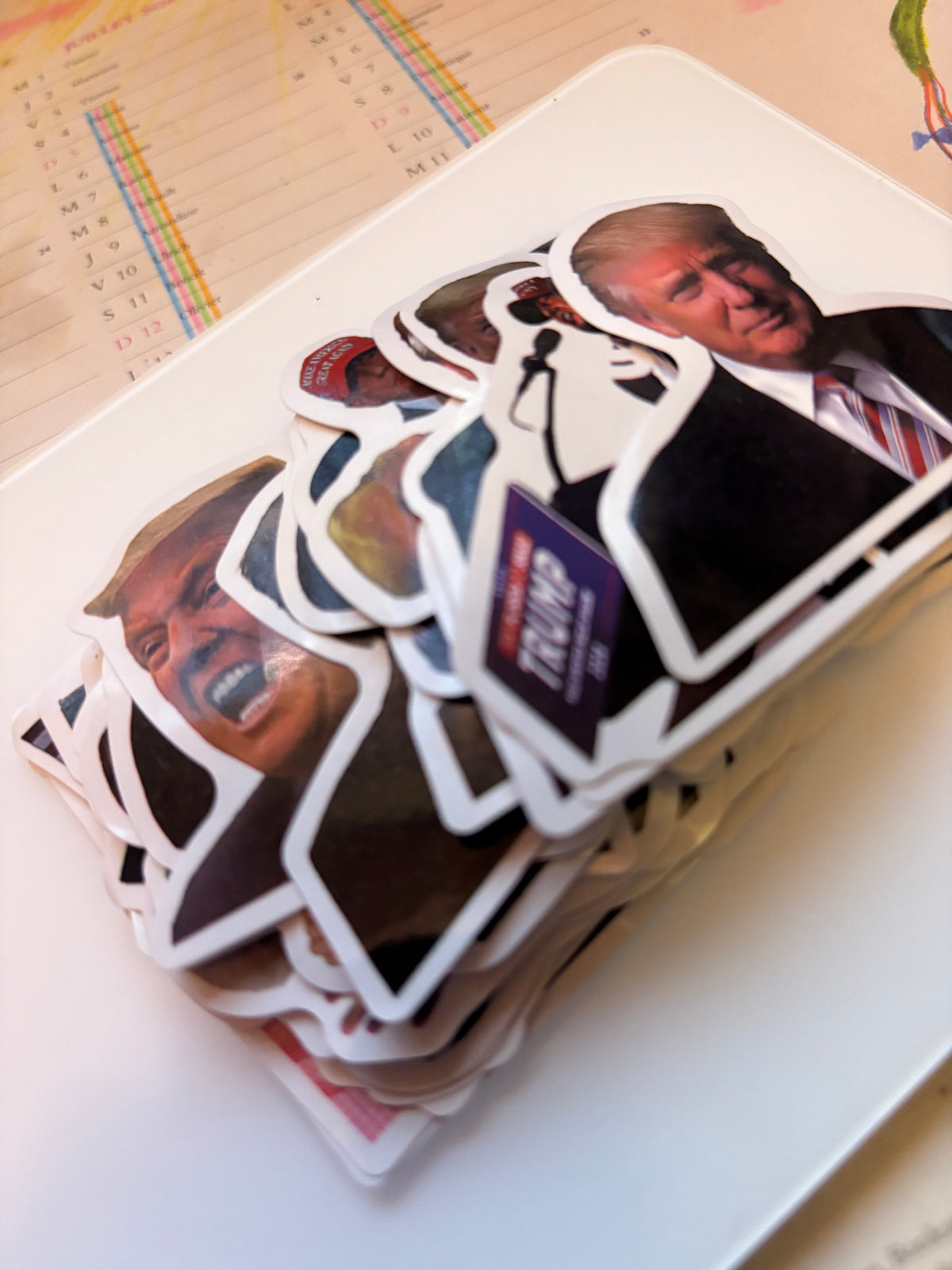 Lot de 50 Autocollants Donald Trump - Stickers Découpés Qualité Glacée