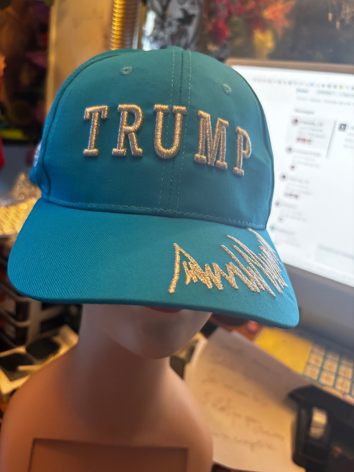 CASQUETTE TRUMP – ÉDITION BRODÉE BLEU TURQUOISE