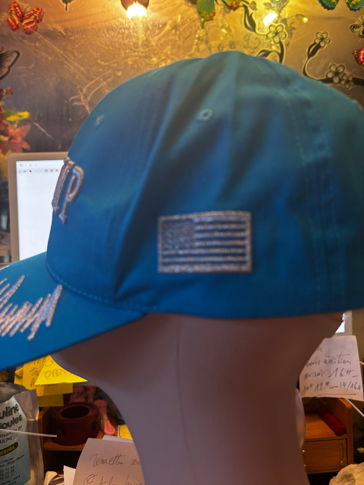 CASQUETTE TRUMP – ÉDITION BRODÉE BLEU TURQUOISE