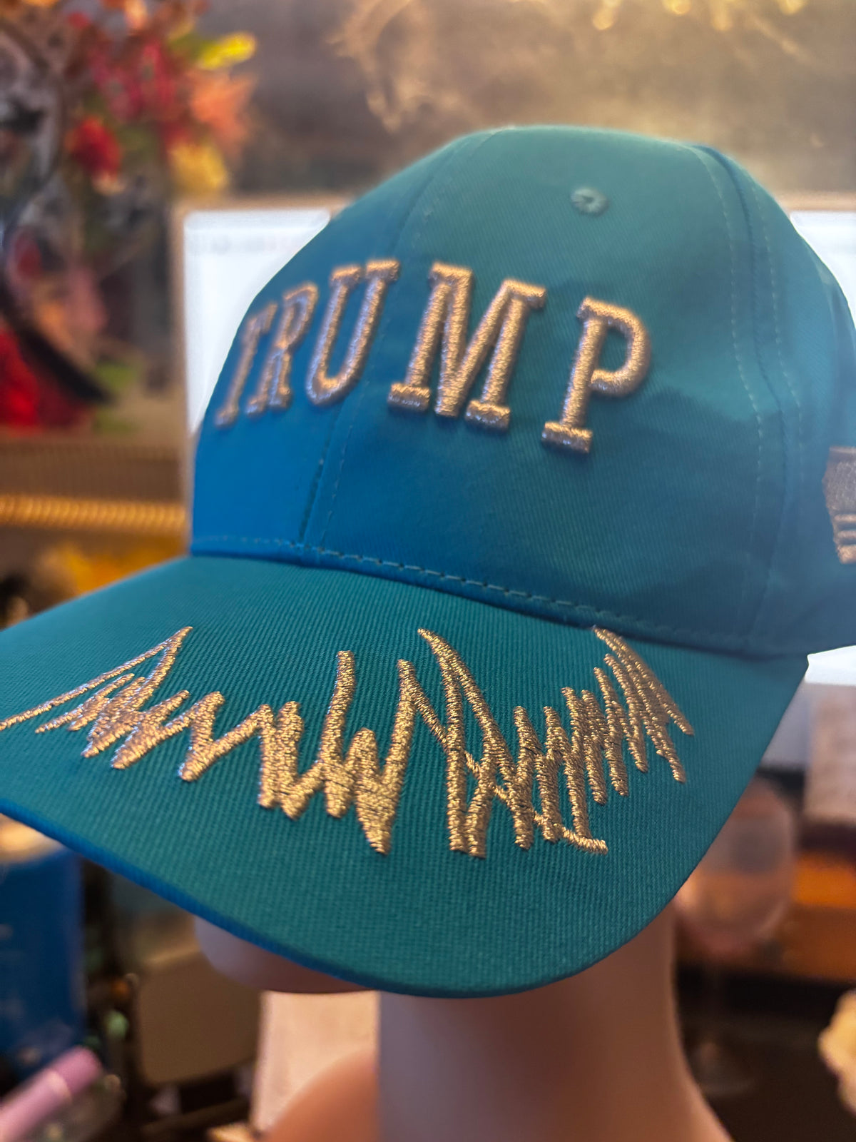CASQUETTE TRUMP – ÉDITION BRODÉE BLEU TURQUOISE