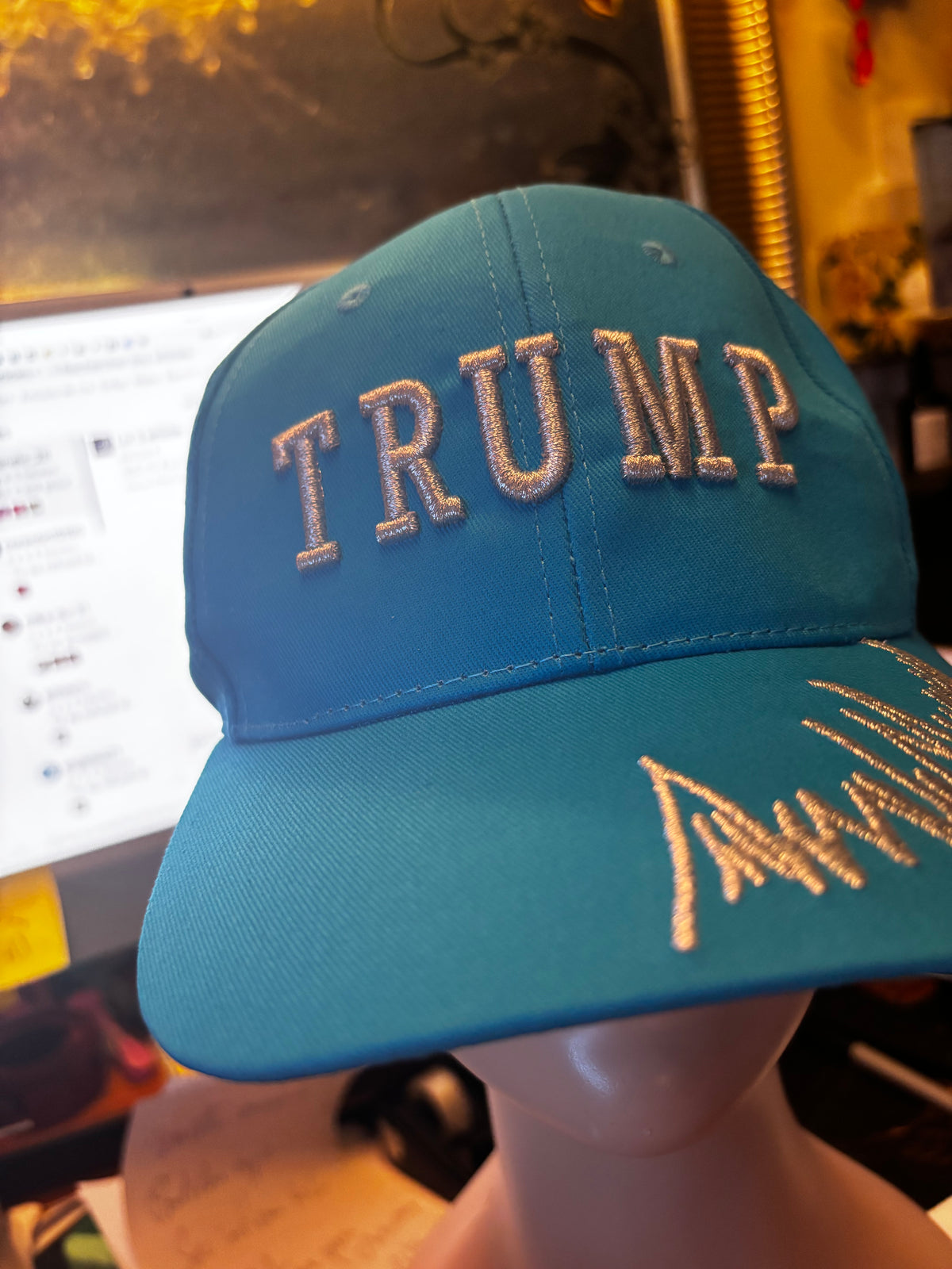 CASQUETTE TRUMP – ÉDITION BRODÉE BLEU TURQUOISE