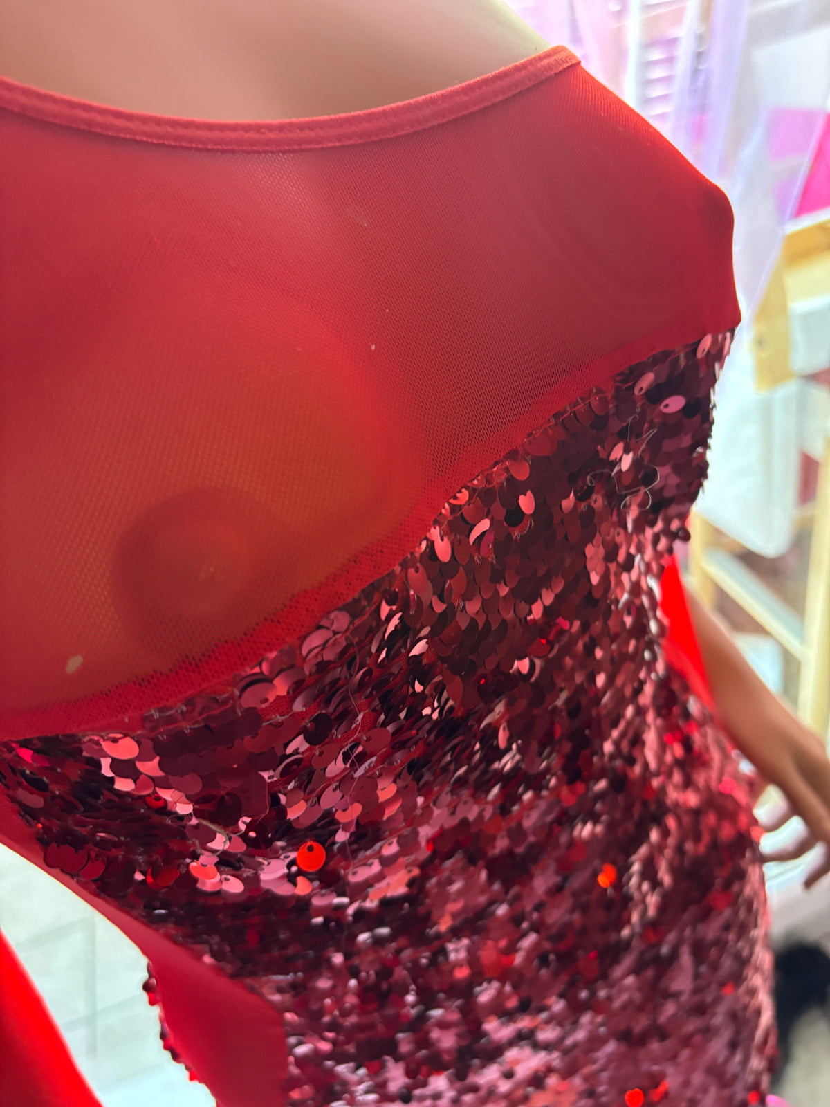Rotes Kleid mit Strass und Pailletten – Größe XXL