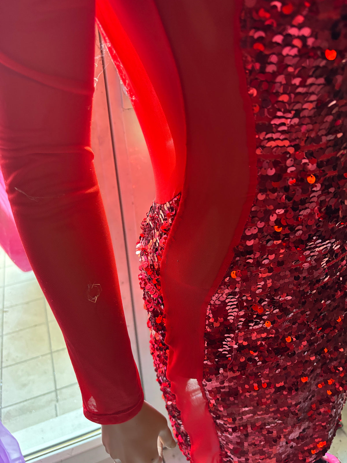 Rotes Kleid mit Strass und Pailletten – Größe XXL