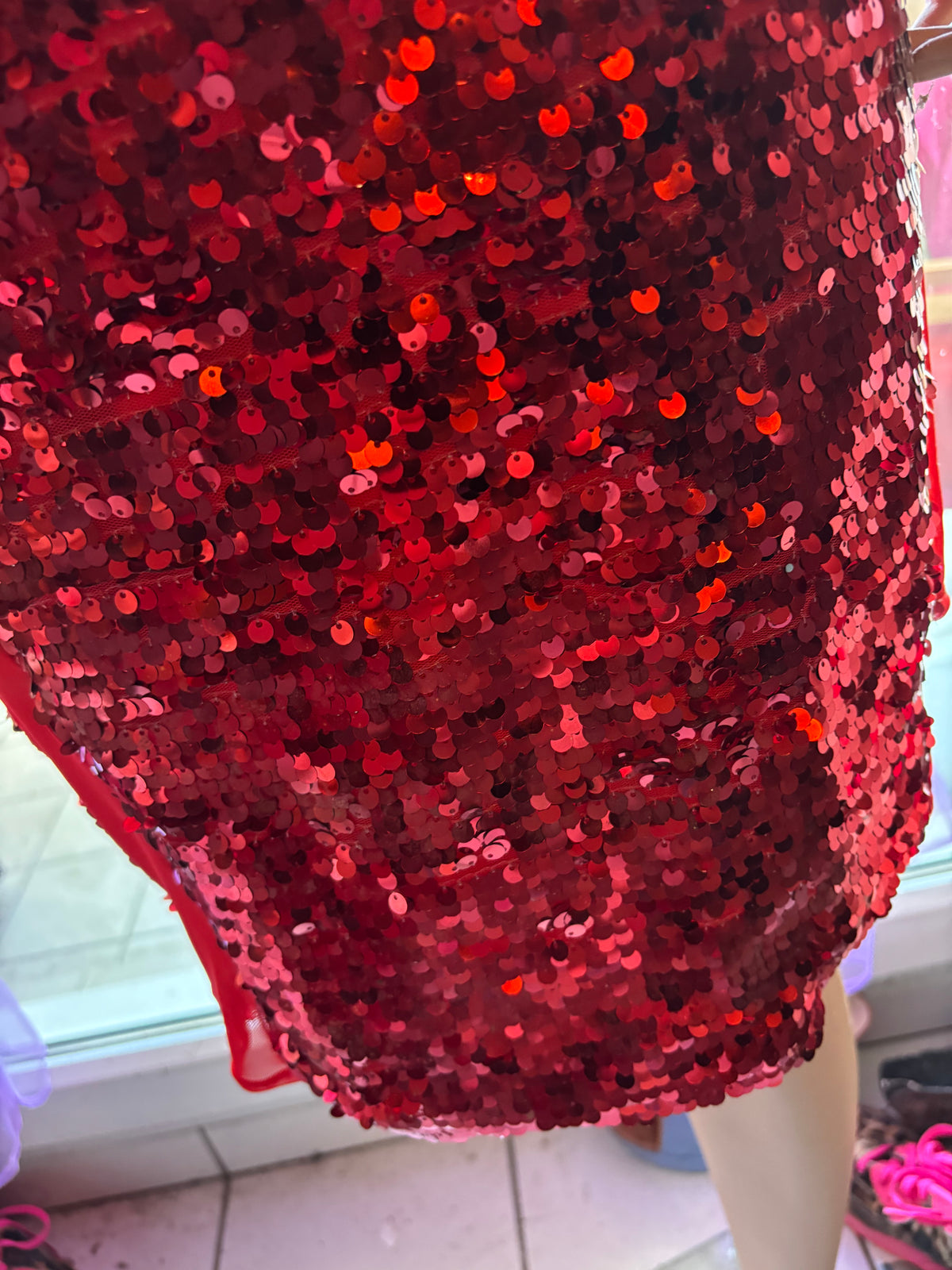 Rotes Kleid mit Strass und Pailletten – Größe XXL
