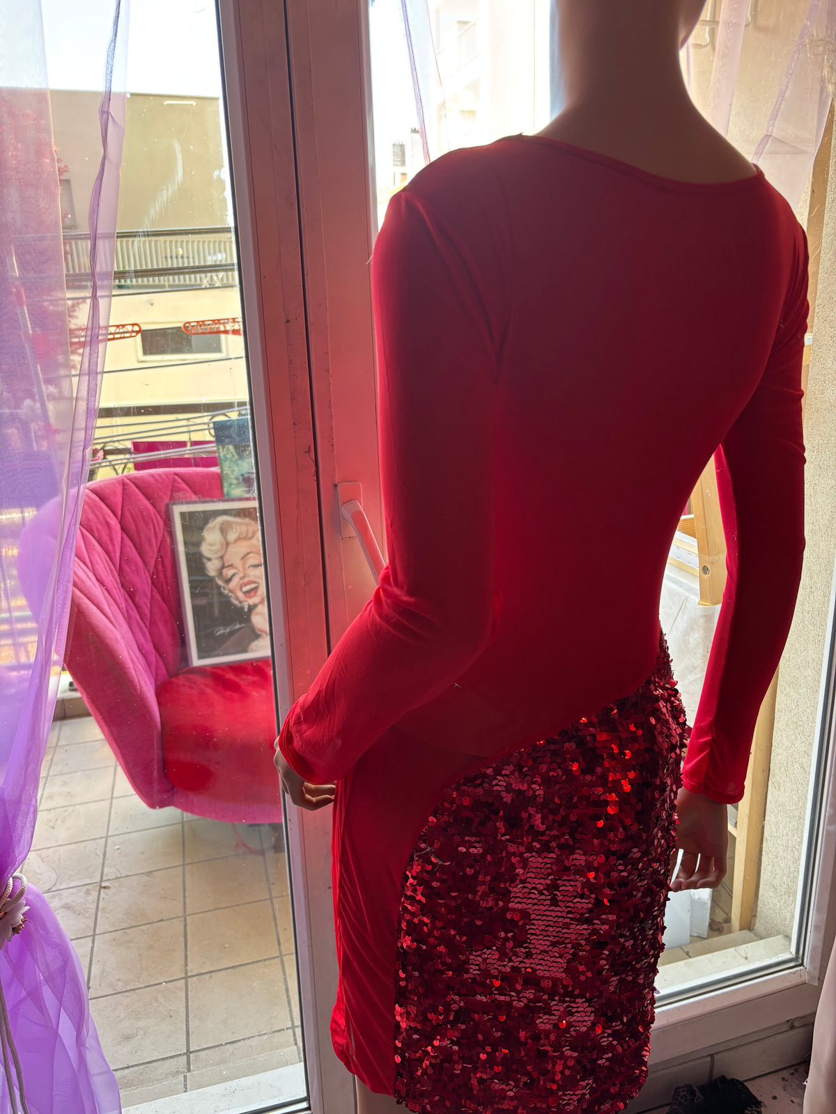 Rotes Kleid mit Strass und Pailletten – Größe XXL