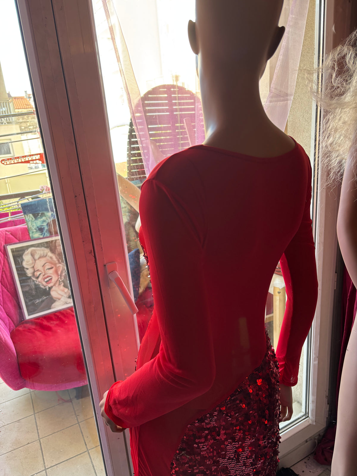 Rotes Kleid mit Strass und Pailletten – Größe XXL