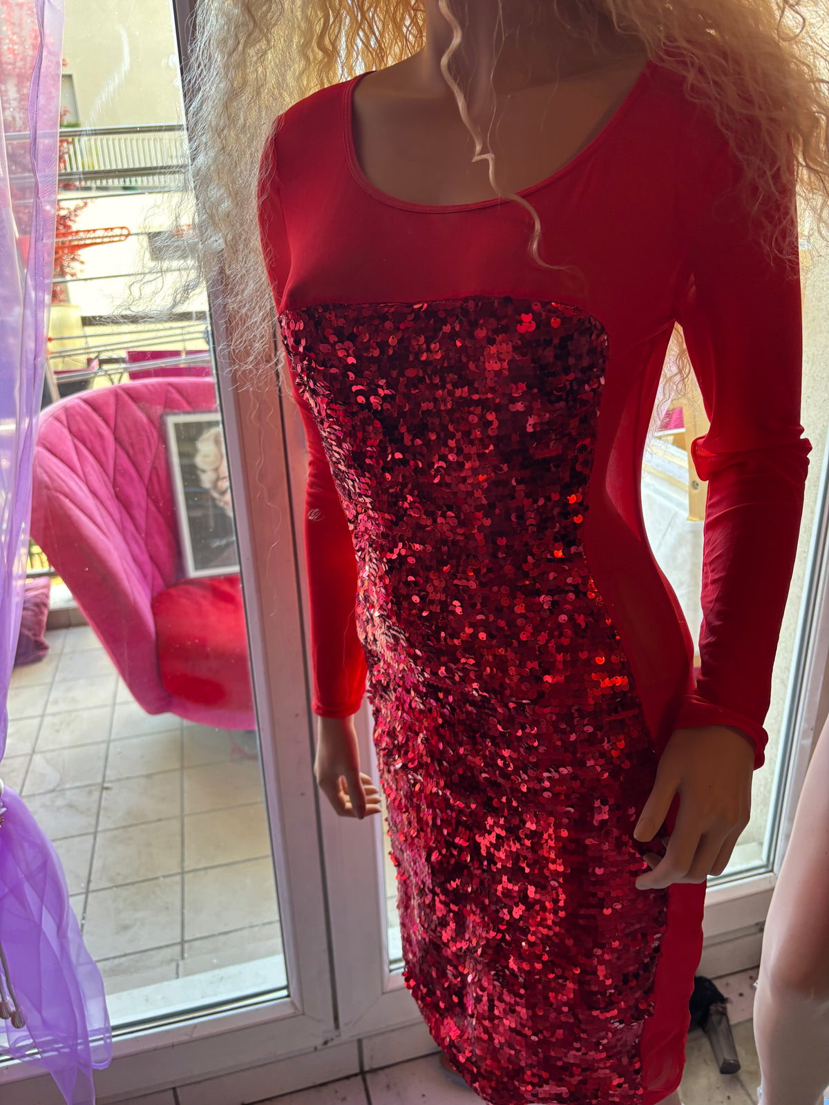 Rotes Kleid mit Strass und Pailletten – Größe XXL