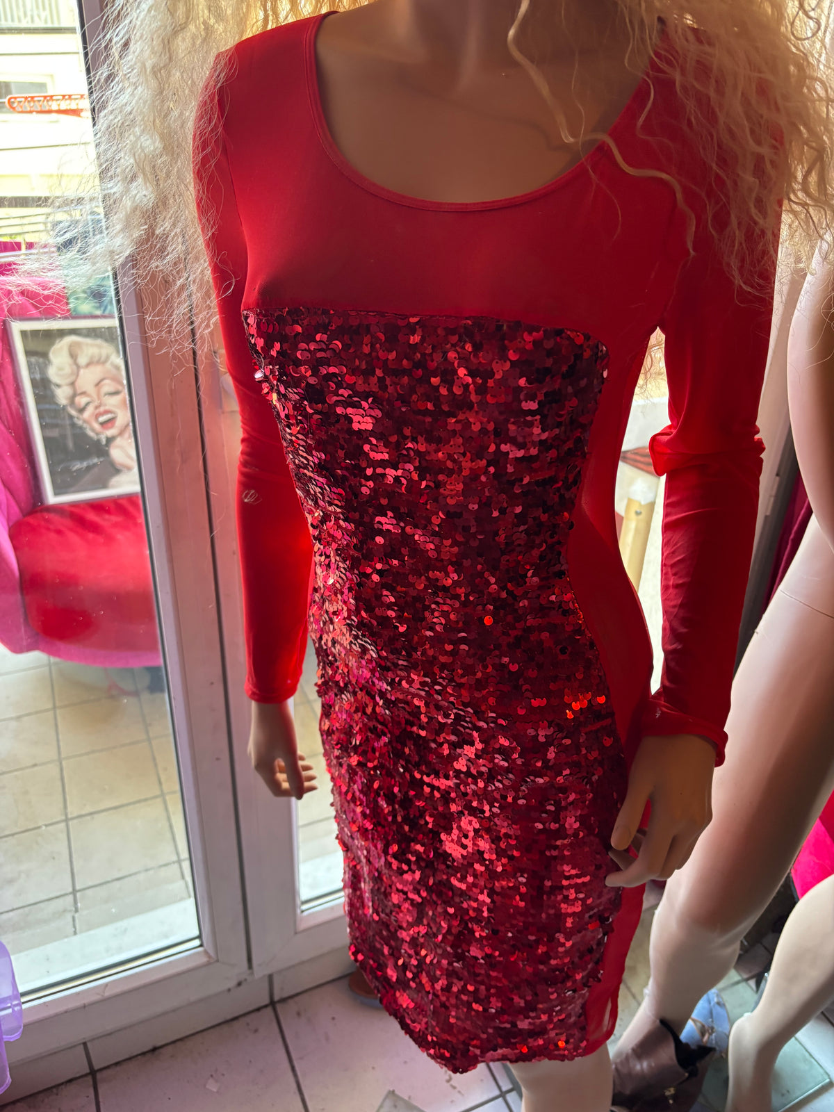 Rotes Kleid mit Strass und Pailletten – Größe XXL