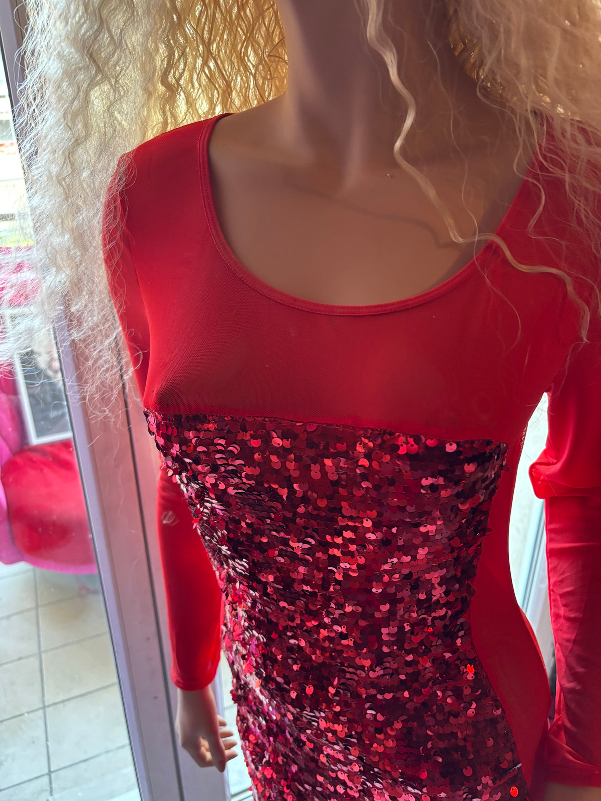 Rotes Kleid mit Strass und Pailletten – Größe XXL