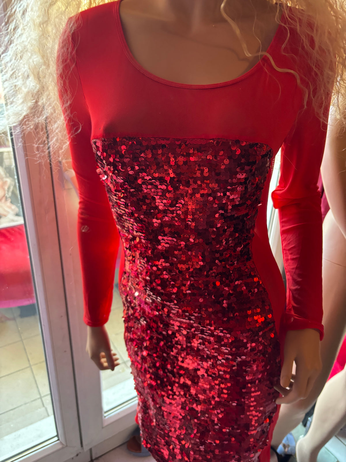 Rotes Kleid mit Strass und Pailletten – Größe XXL