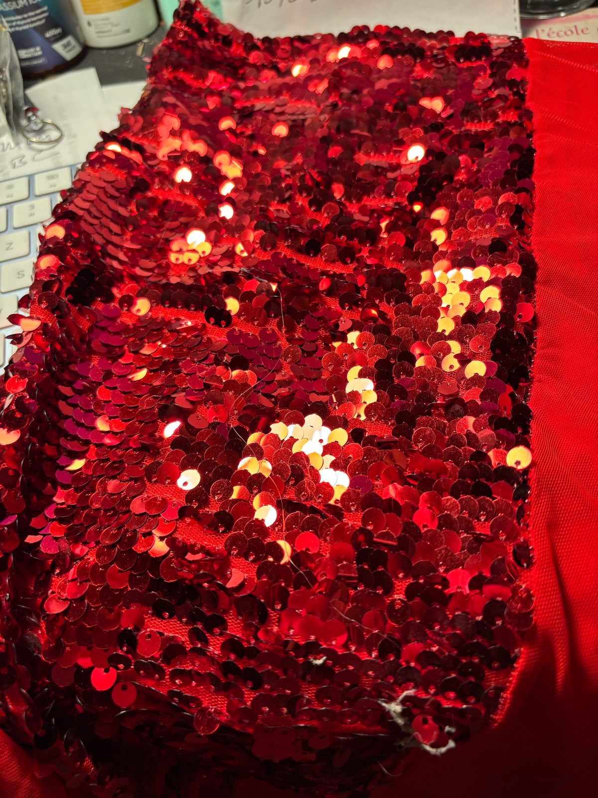 Rotes Kleid mit Strass und Pailletten – Größe XXL