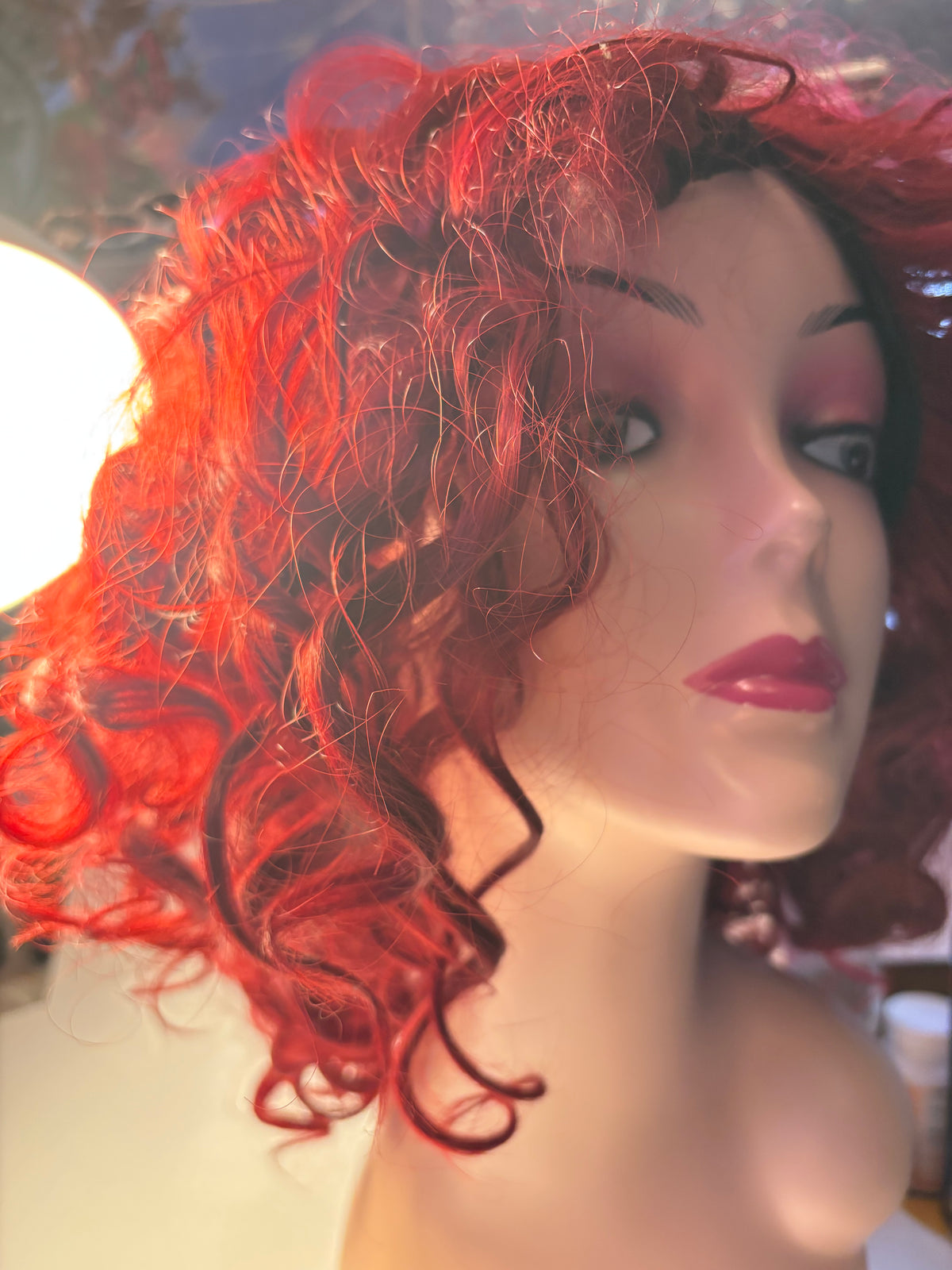 Perruque rousse bouclée – volume glamour