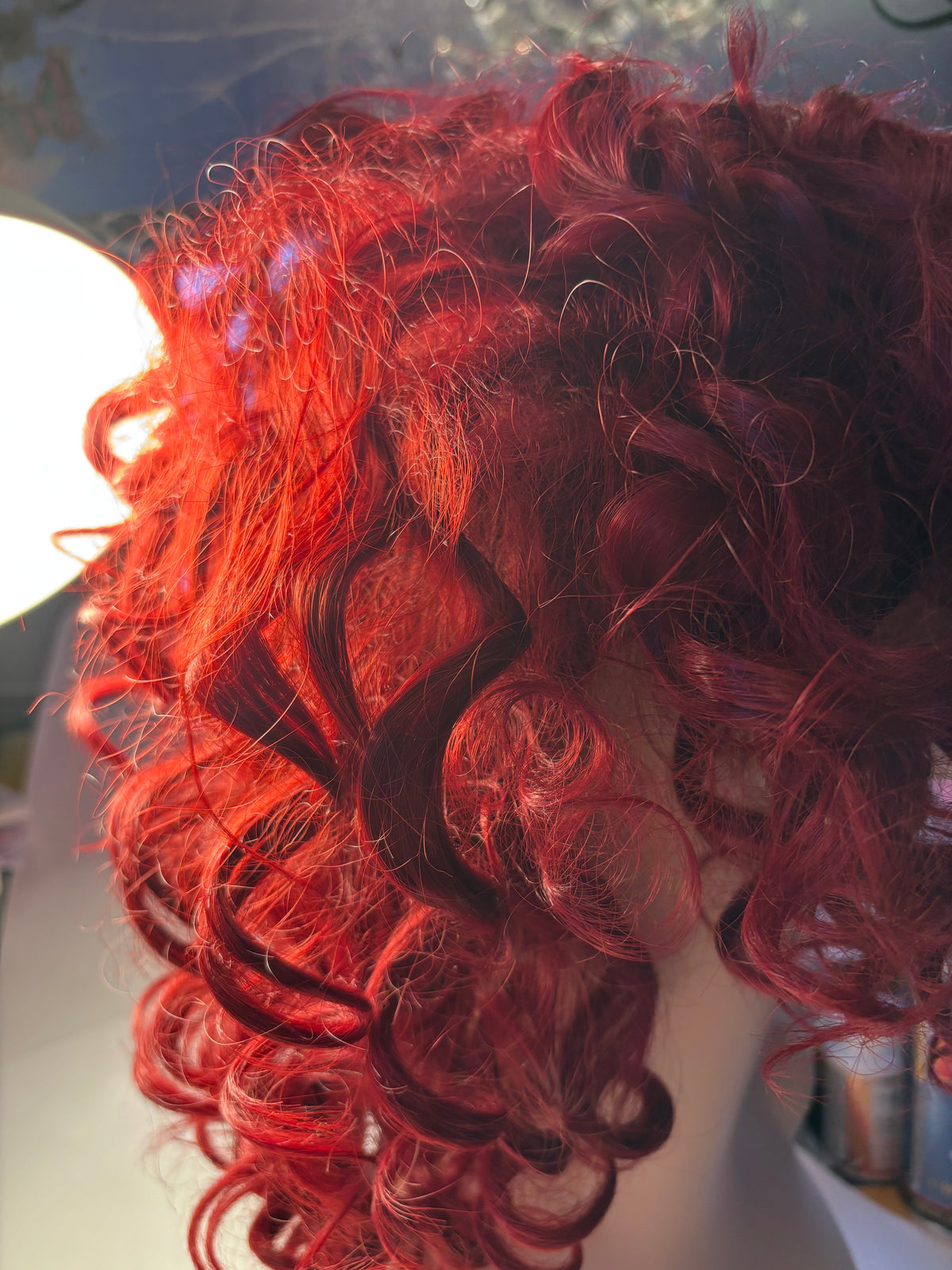 Perruque rousse bouclée – volume glamour