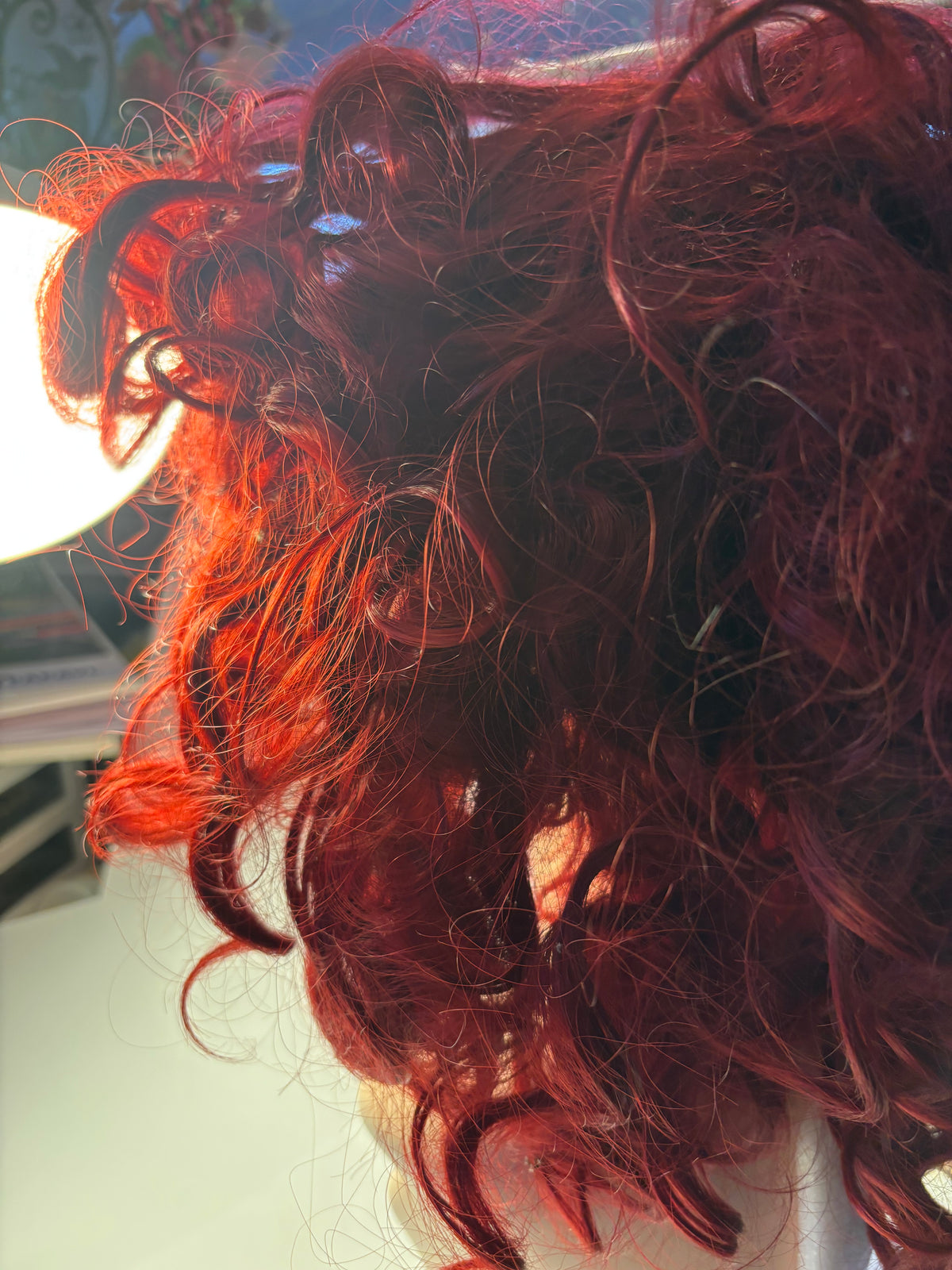 Perruque rousse bouclée – volume glamour