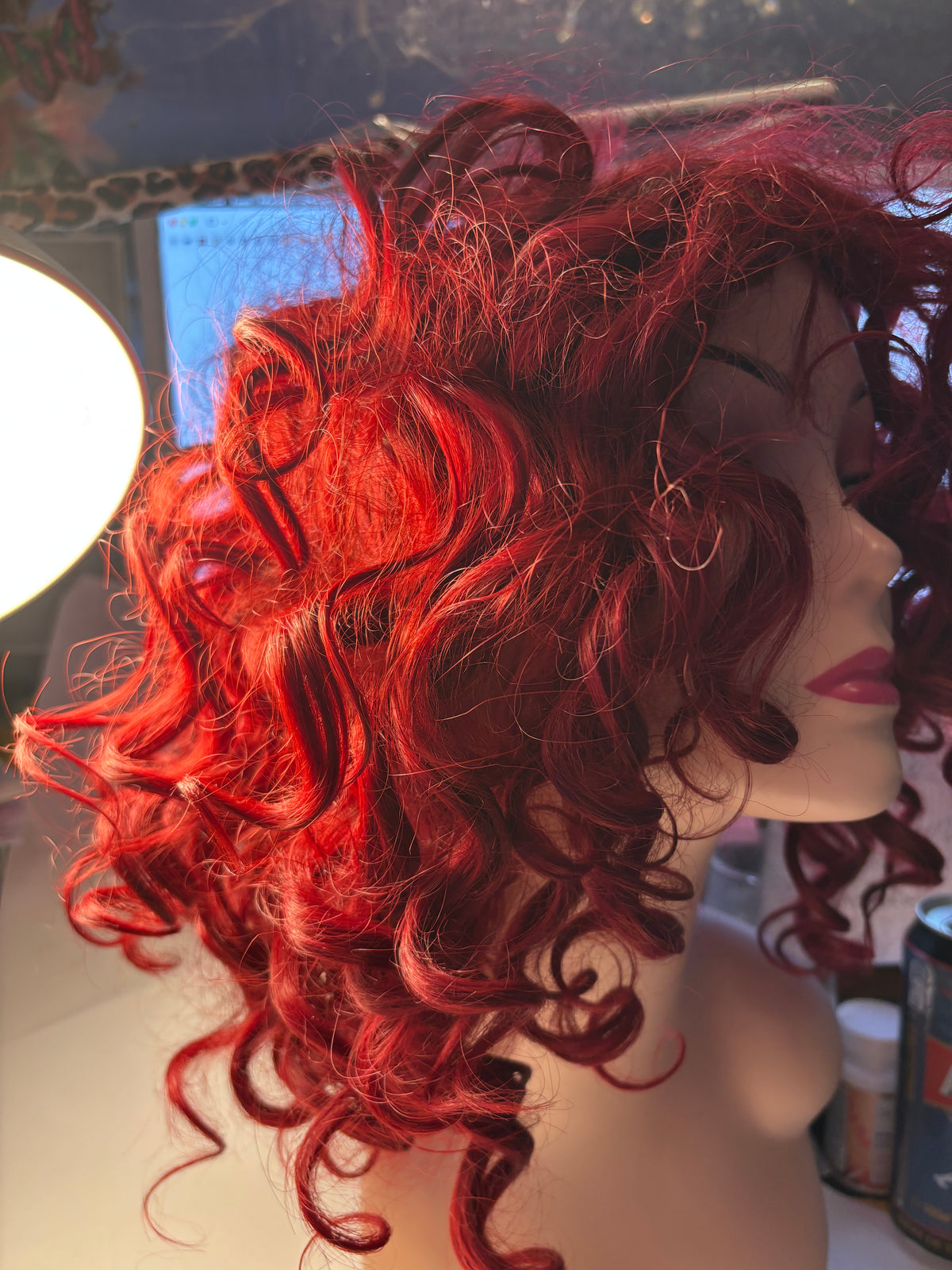 Perruque rousse bouclée – volume glamour