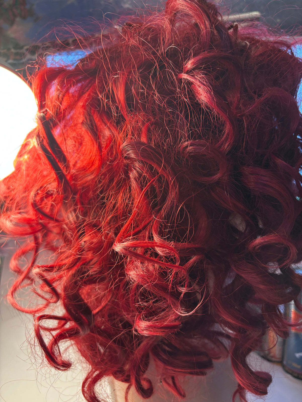 Perruque rousse bouclée – volume glamour
