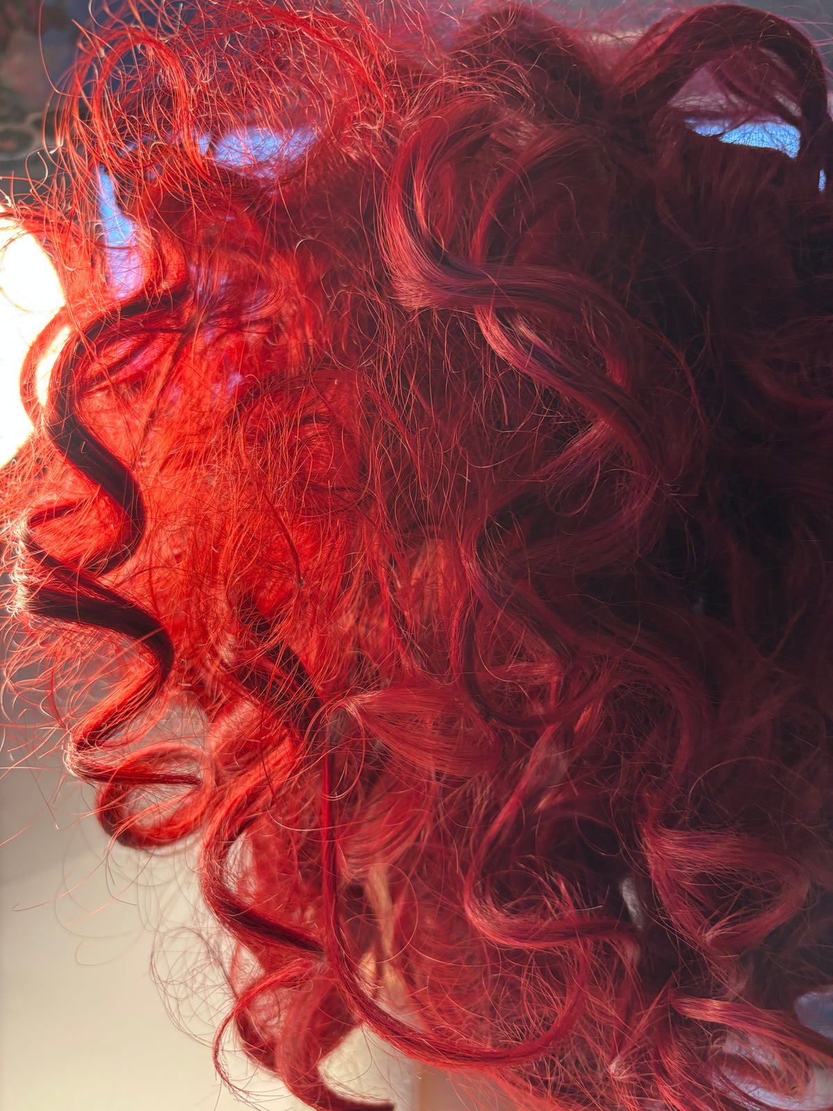 Perruque rousse bouclée – volume glamour