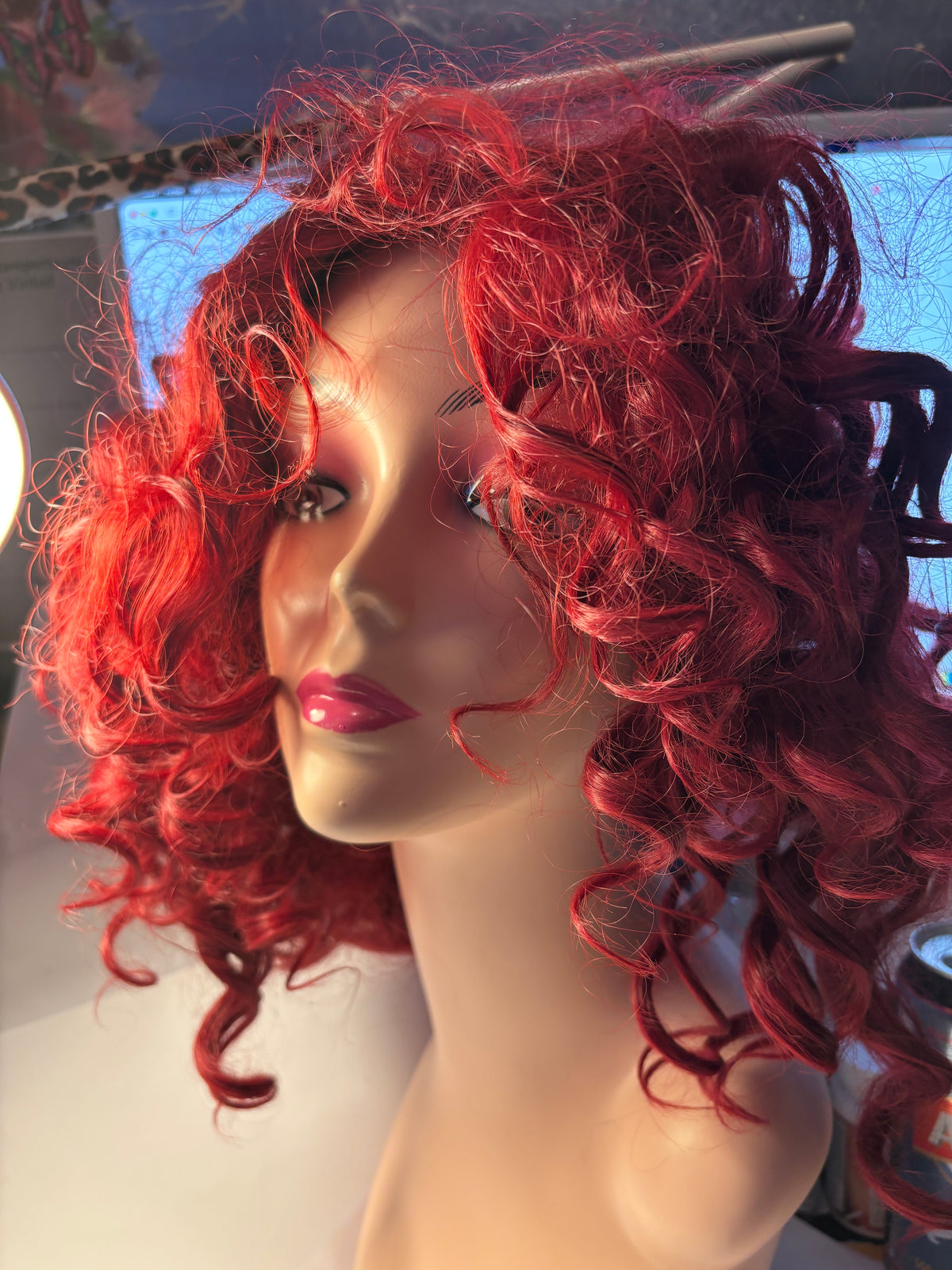 Perruque rousse bouclée – volume glamour