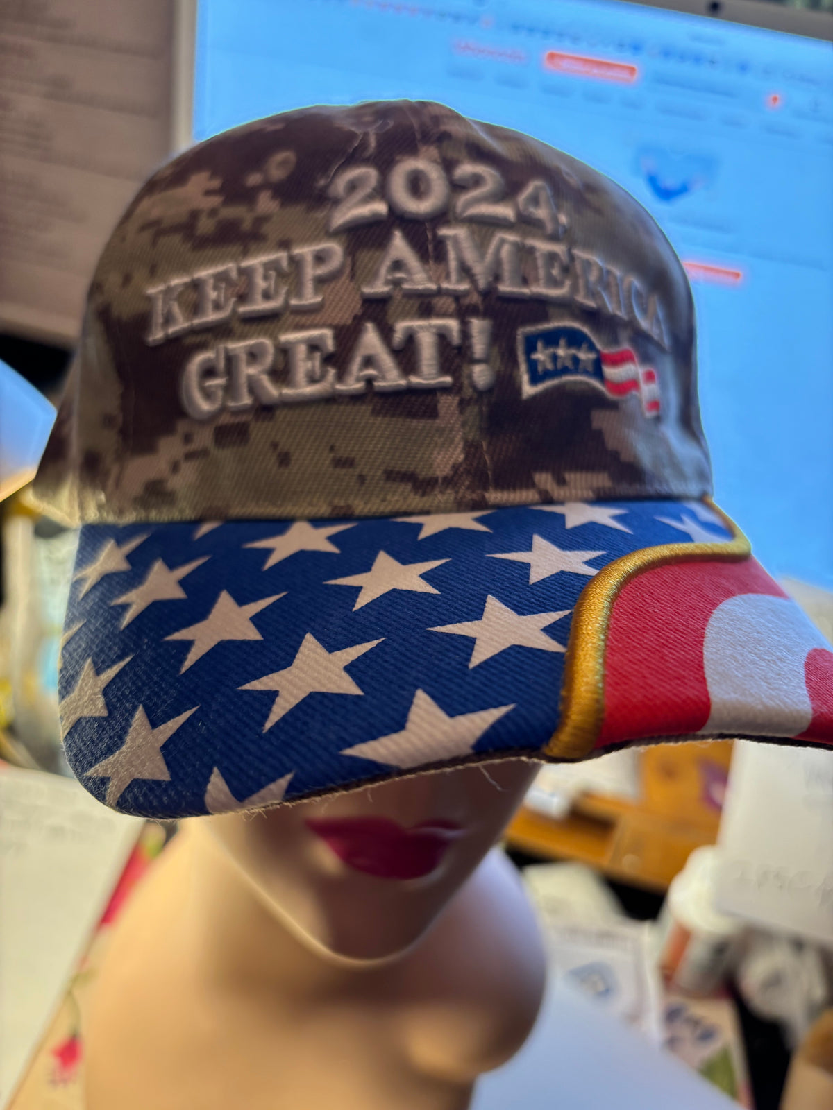 Casquette camouflage avec drapeau