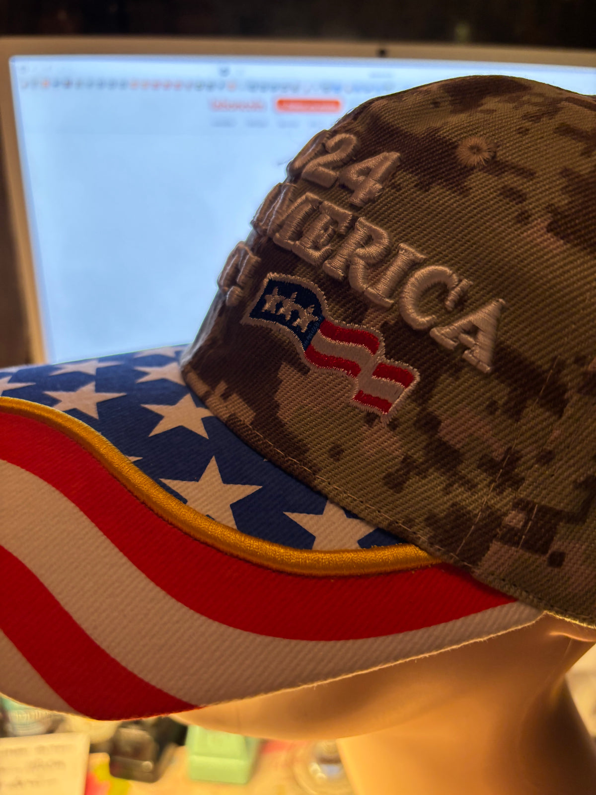 Casquette camouflage avec drapeau