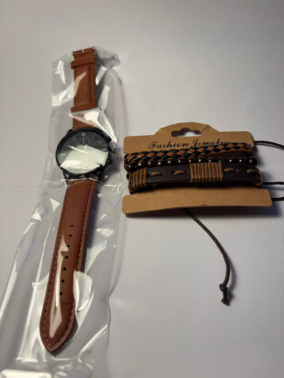 Montre homme + trois bracelets cuir