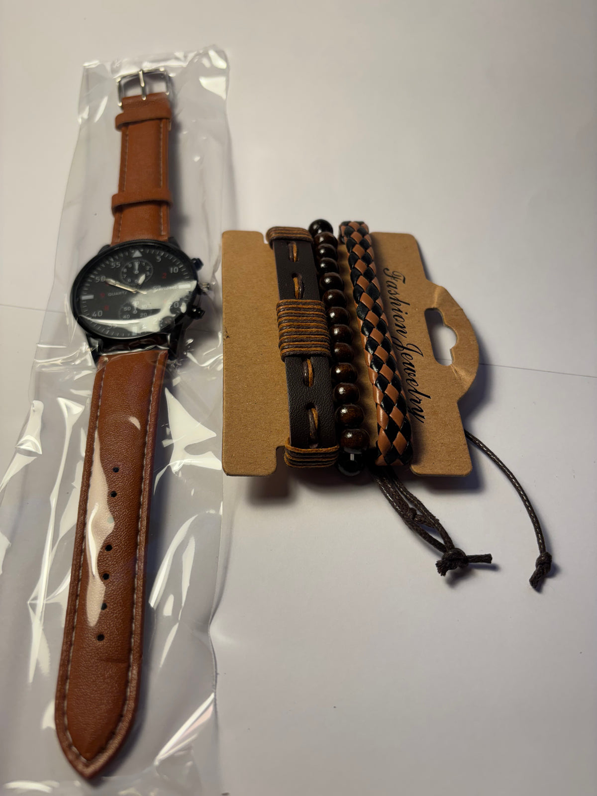 Montre homme + trois bracelets cuir