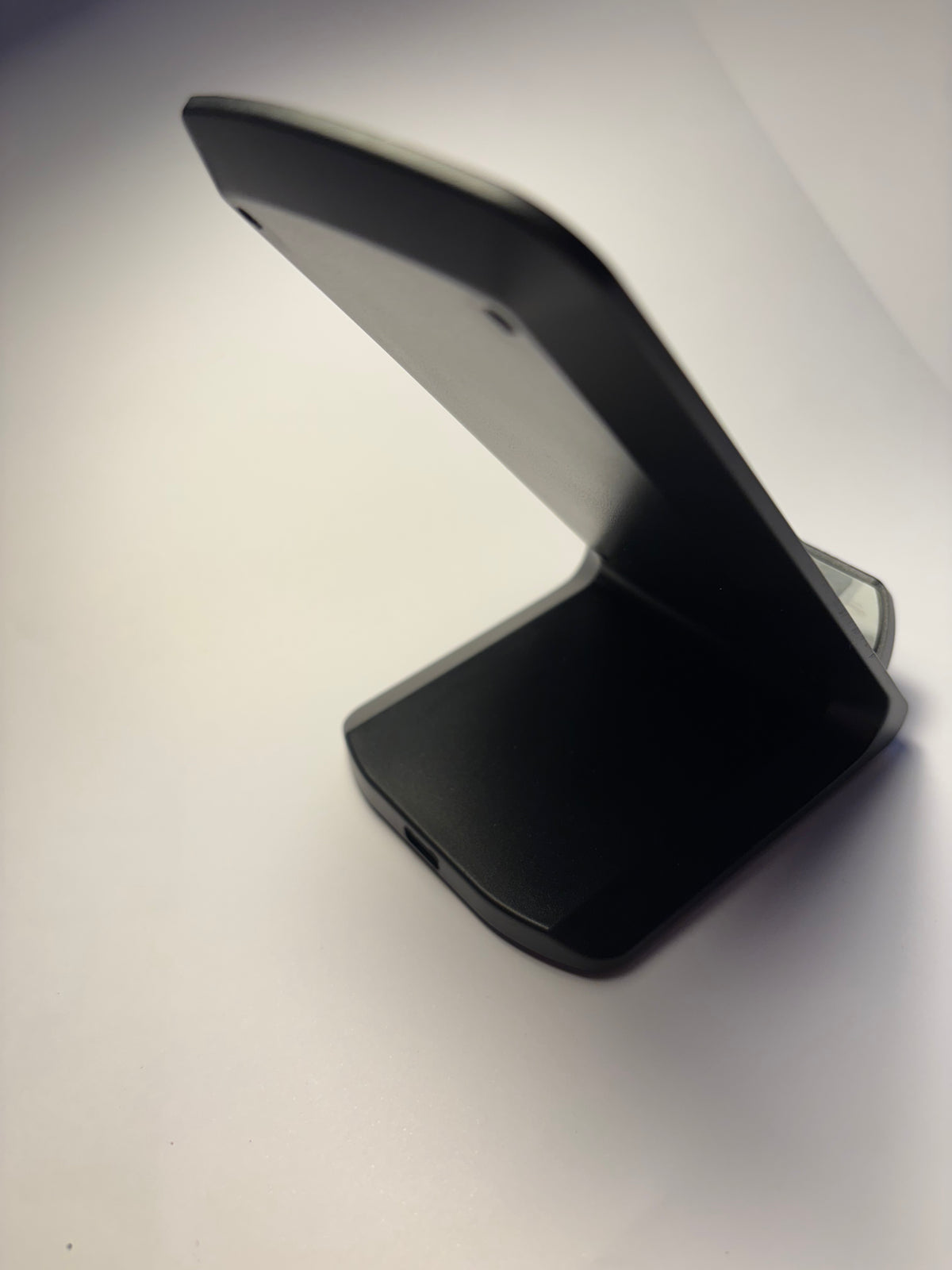 CHARGEUR SANS FIL FAST CHARGE – SUPPORT INCLINÉ