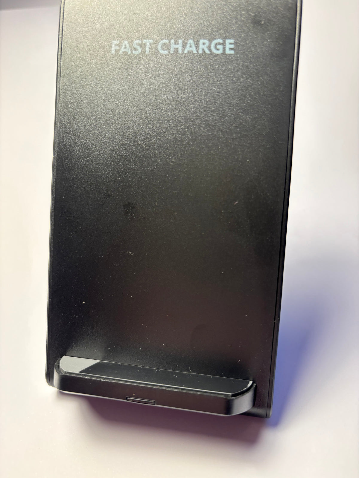 CHARGEUR SANS FIL FAST CHARGE – SUPPORT INCLINÉ
