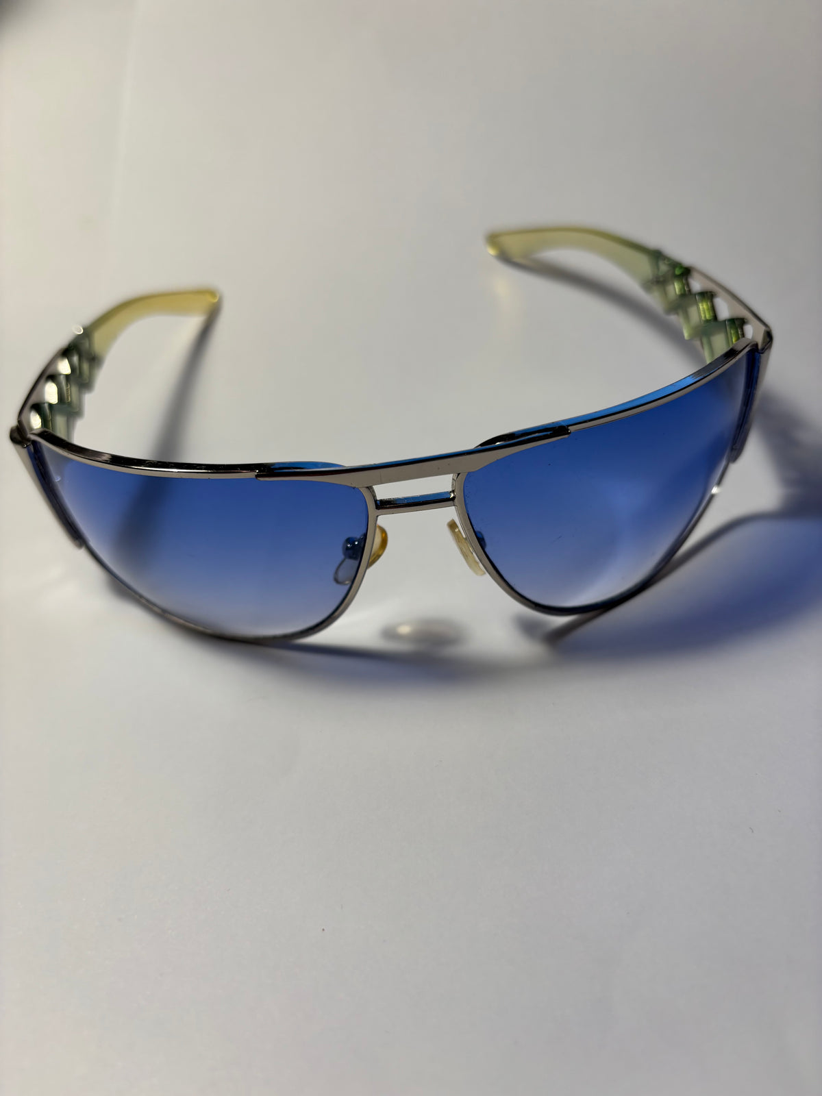 Lunettes verres bleutés – Voir le monde autrement