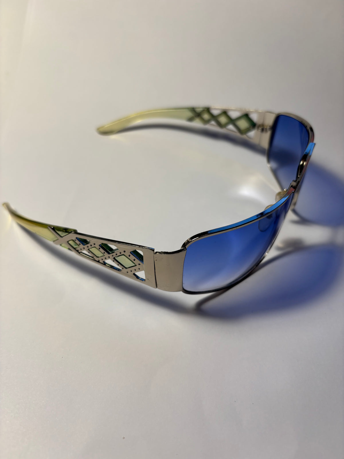 Lunettes verres bleutés – Voir le monde autrement