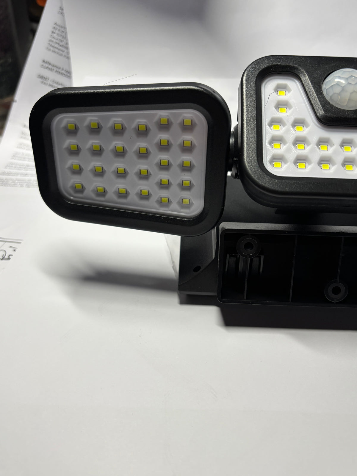 LAMPE SOLAIRE EXTÉRIEUR – DÉTECTEUR DE MOUVEMENT