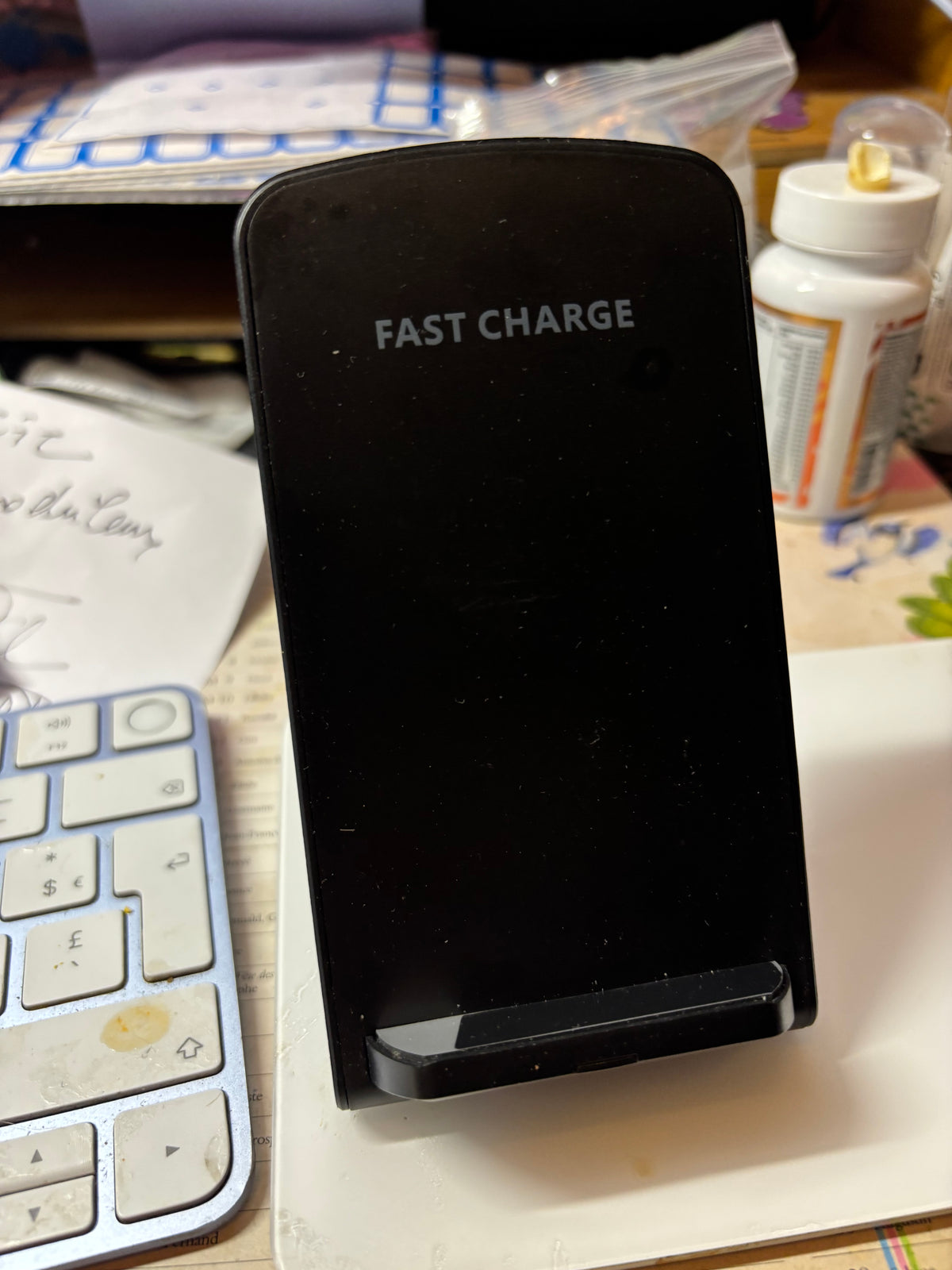CHARGEUR SANS FIL FAST CHARGE – SUPPORT INCLINÉ