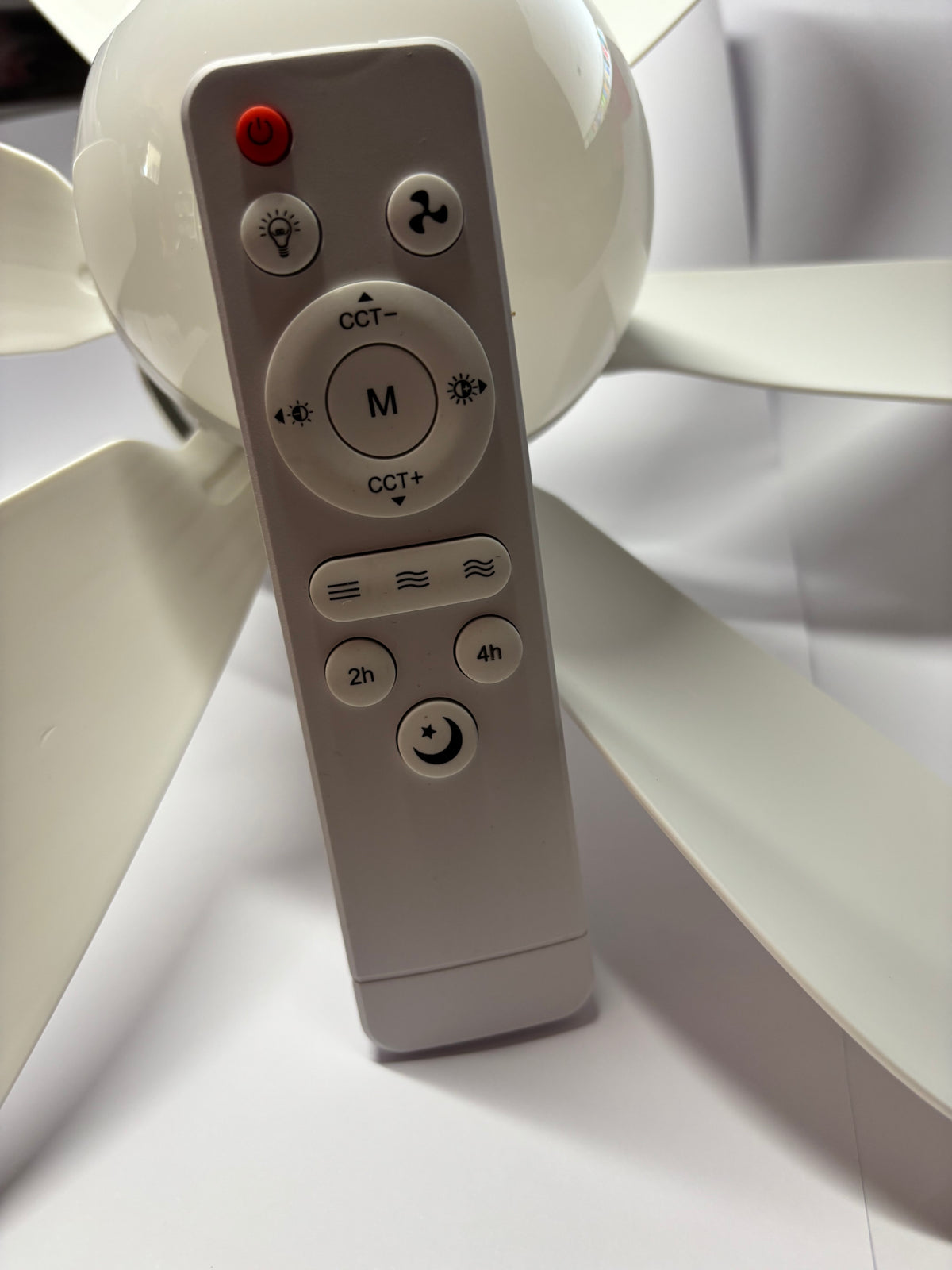 Ventilateur de Plafond LED avec Télécommande — Silencieux, 6 Pales, 3 Vitesses