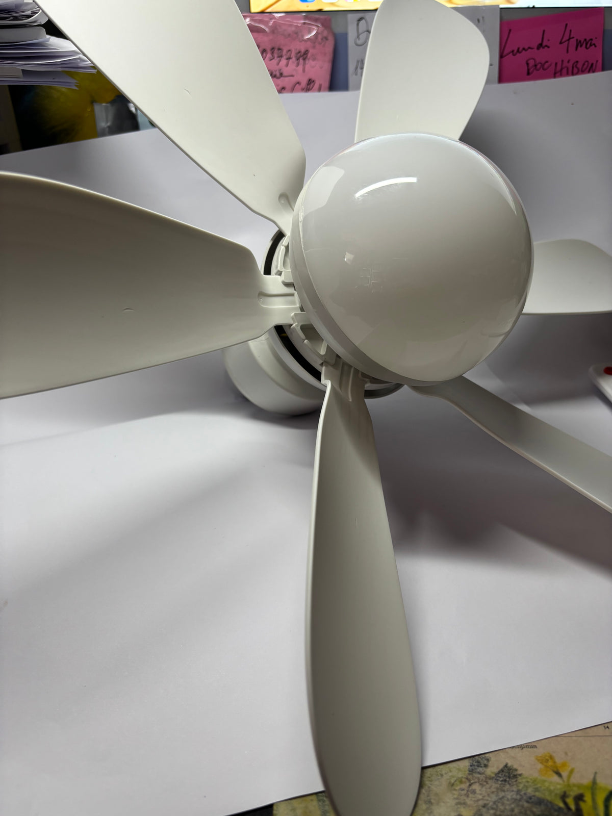Ventilateur de Plafond LED avec Télécommande — Silencieux, 6 Pales, 3 Vitesses