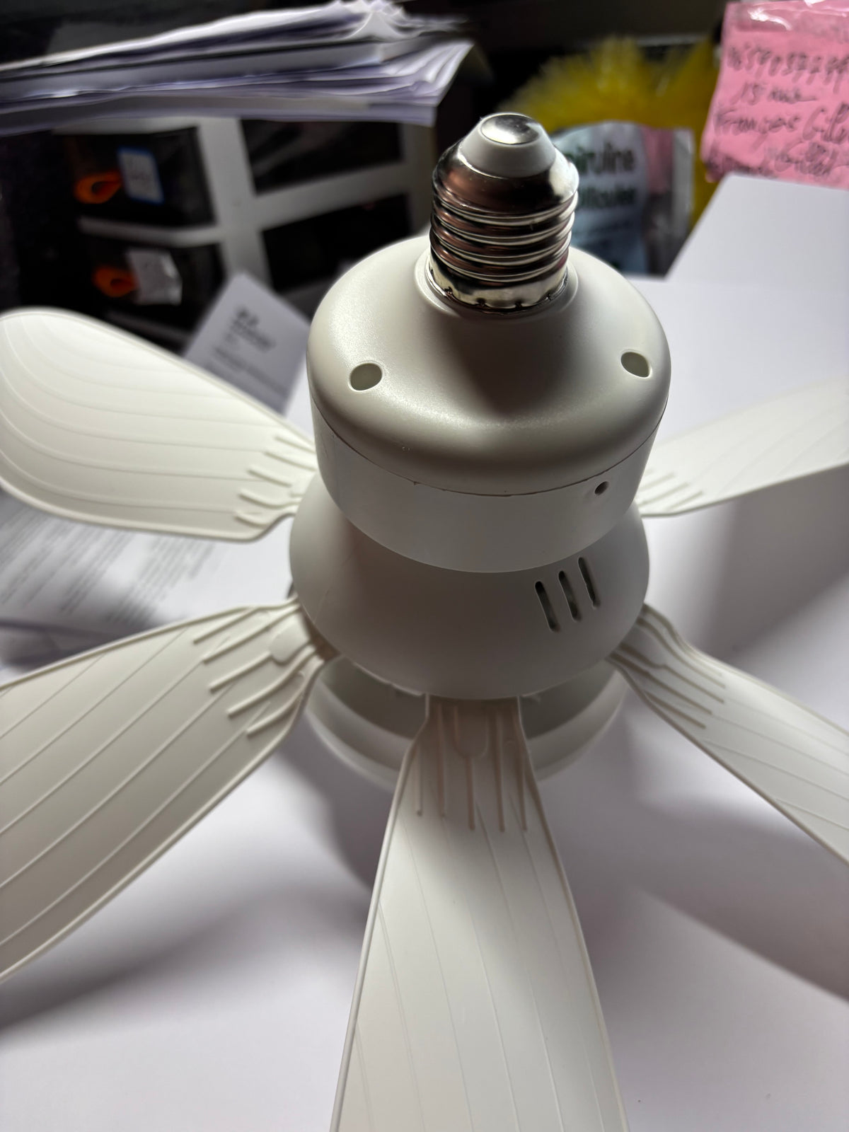 Ventilateur de Plafond LED avec Télécommande — Silencieux, 6 Pales, 3 Vitesses