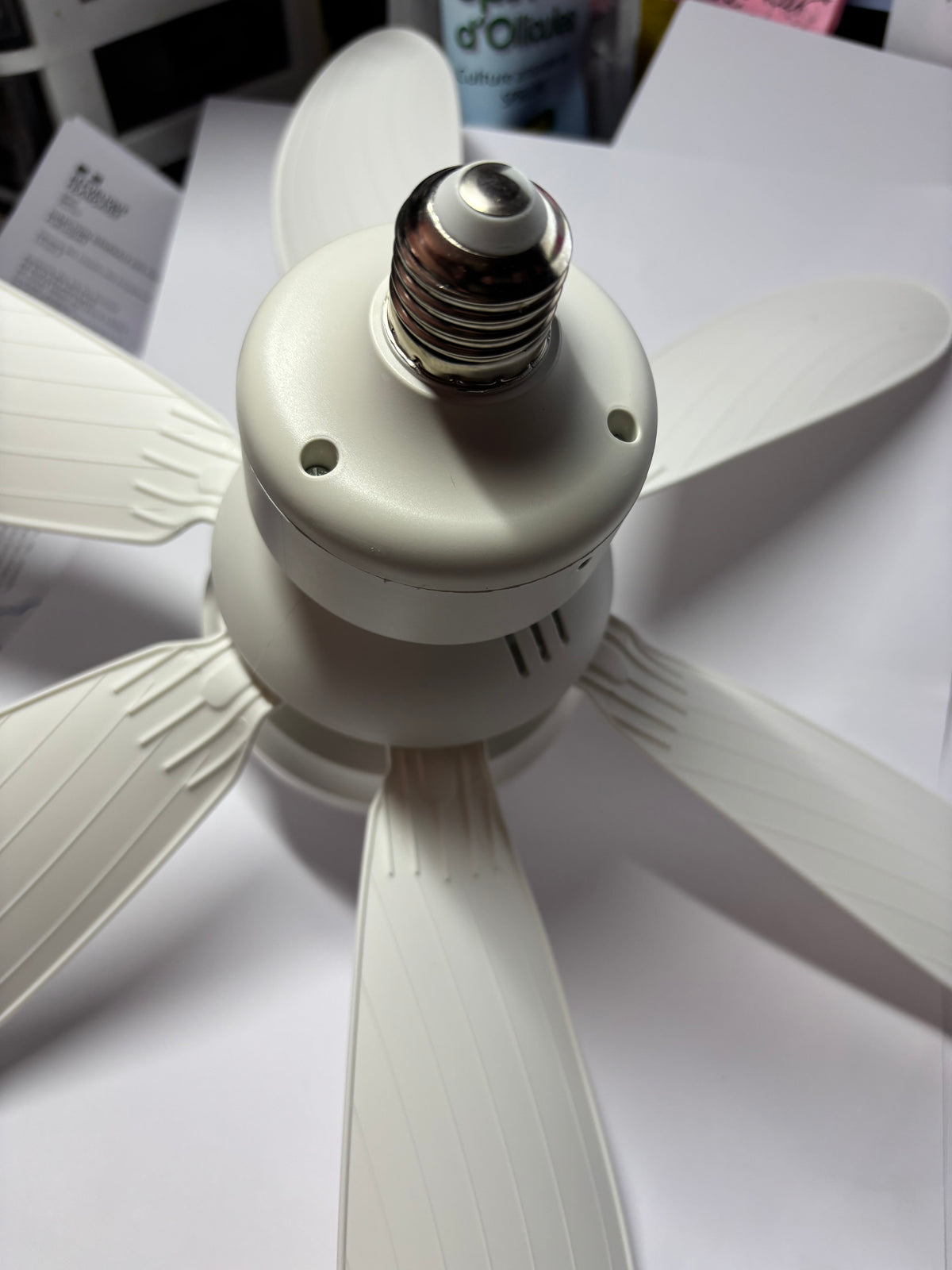 Ventilateur de Plafond LED avec Télécommande — Silencieux, 6 Pales, 3 Vitesses