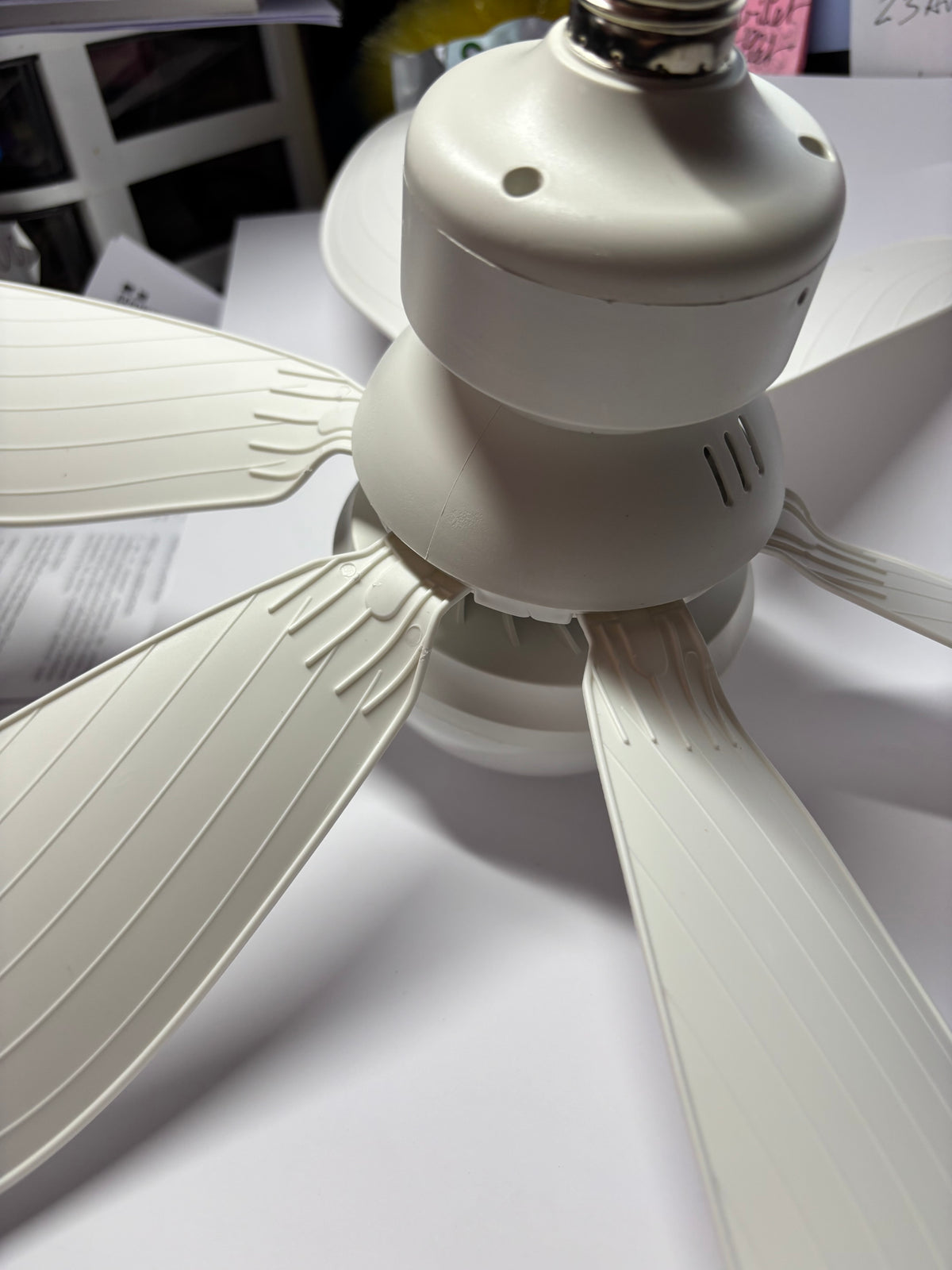 Ventilateur de Plafond LED avec Télécommande — Silencieux, 6 Pales, 3 Vitesses