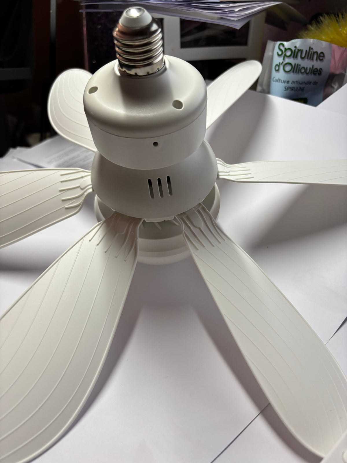 Ventilateur de Plafond LED avec Télécommande — Silencieux, 6 Pales, 3 Vitesses