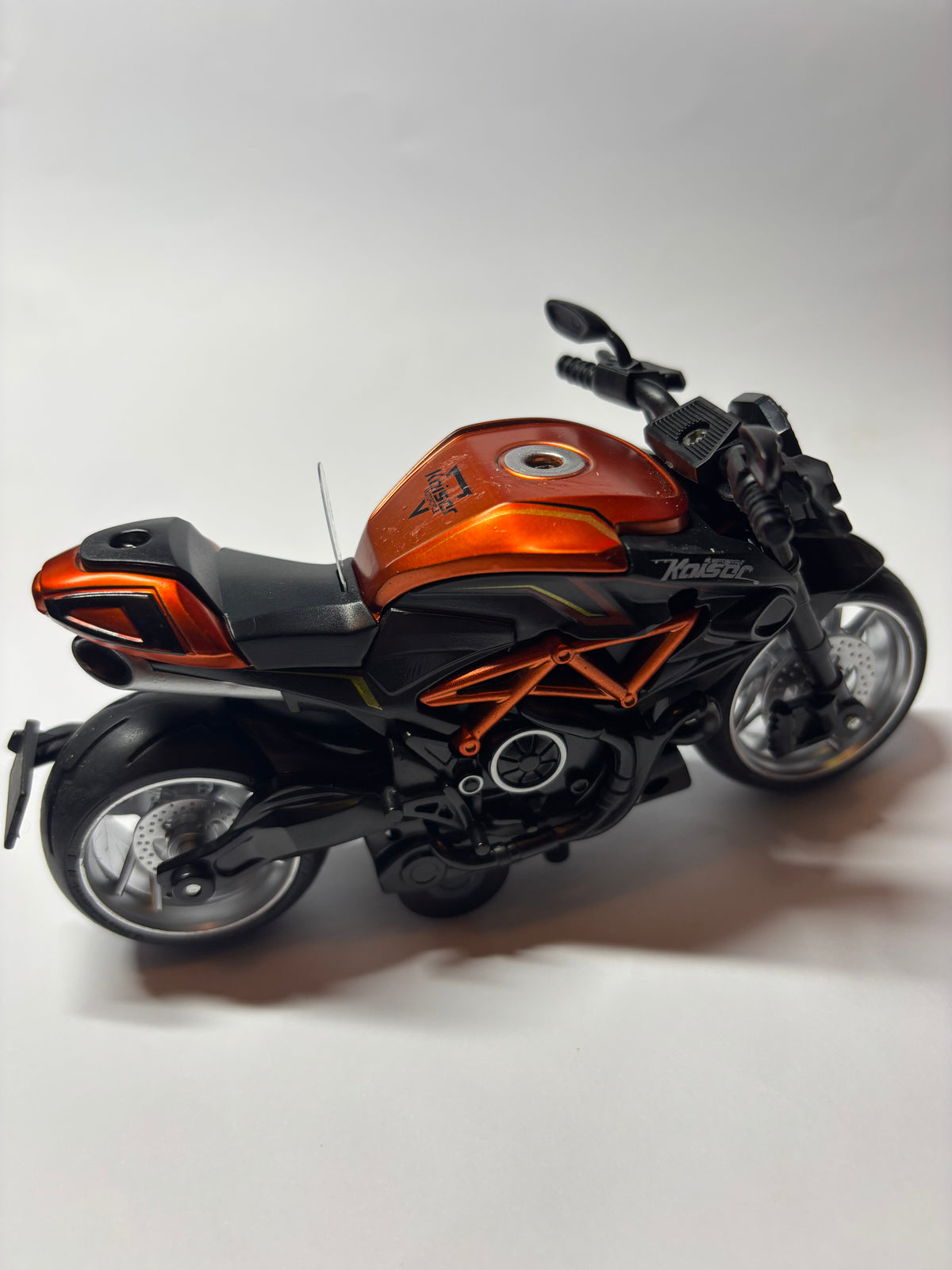 Moto orange