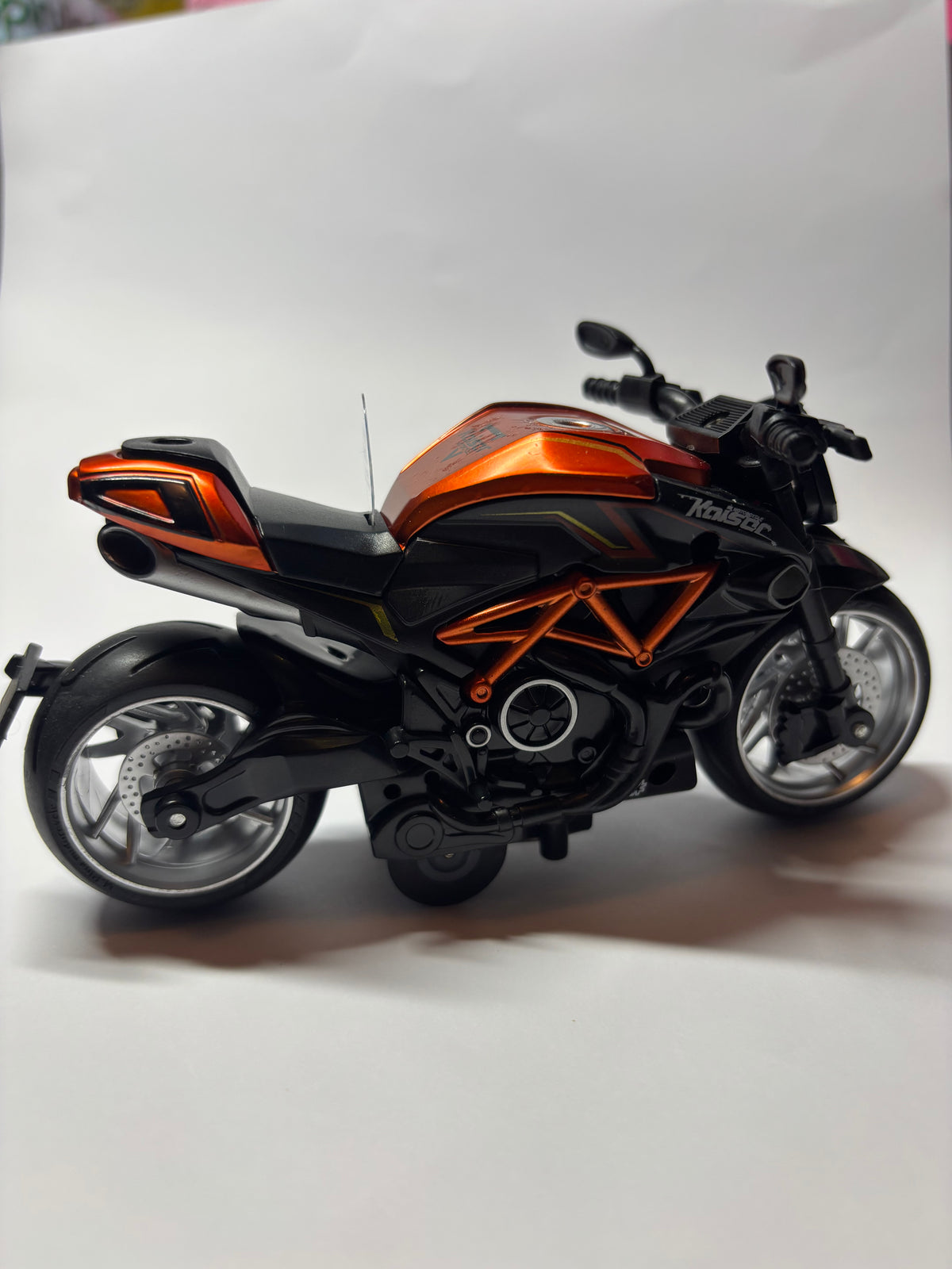 Moto orange