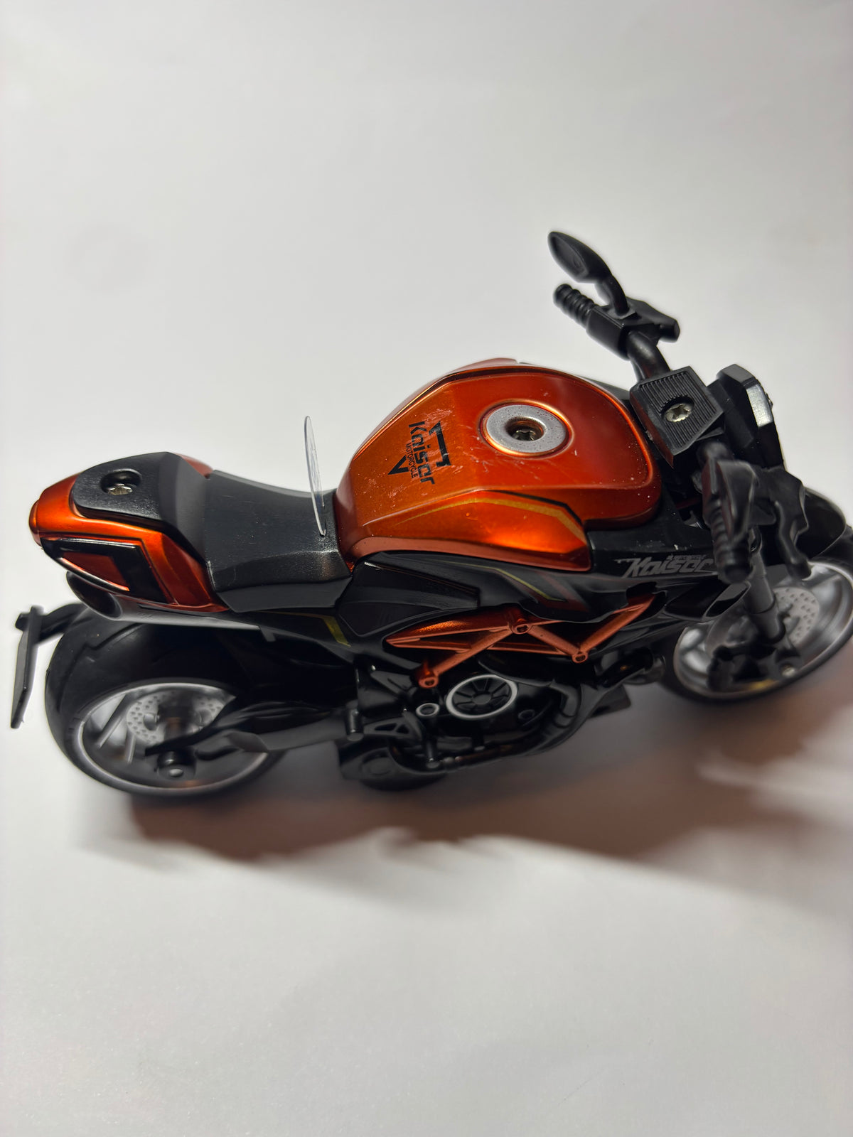 Moto orange