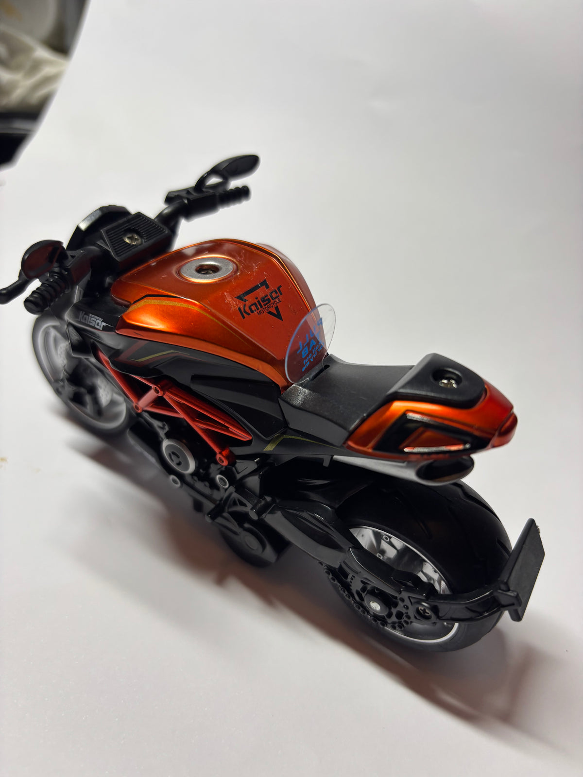 Moto orange